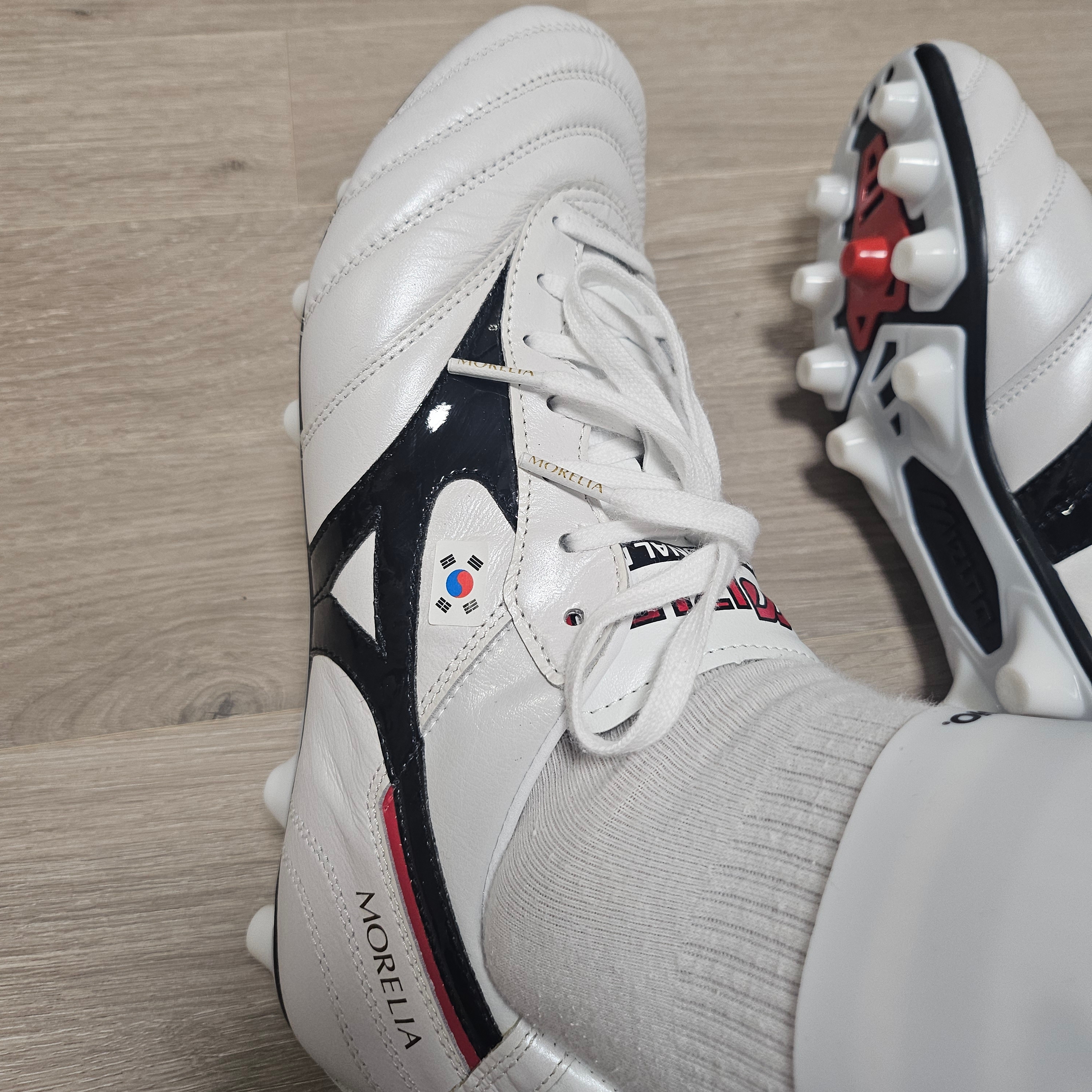 Mizuno Morelia II Japan Super White Pearl Black 착용 스타일 - 3