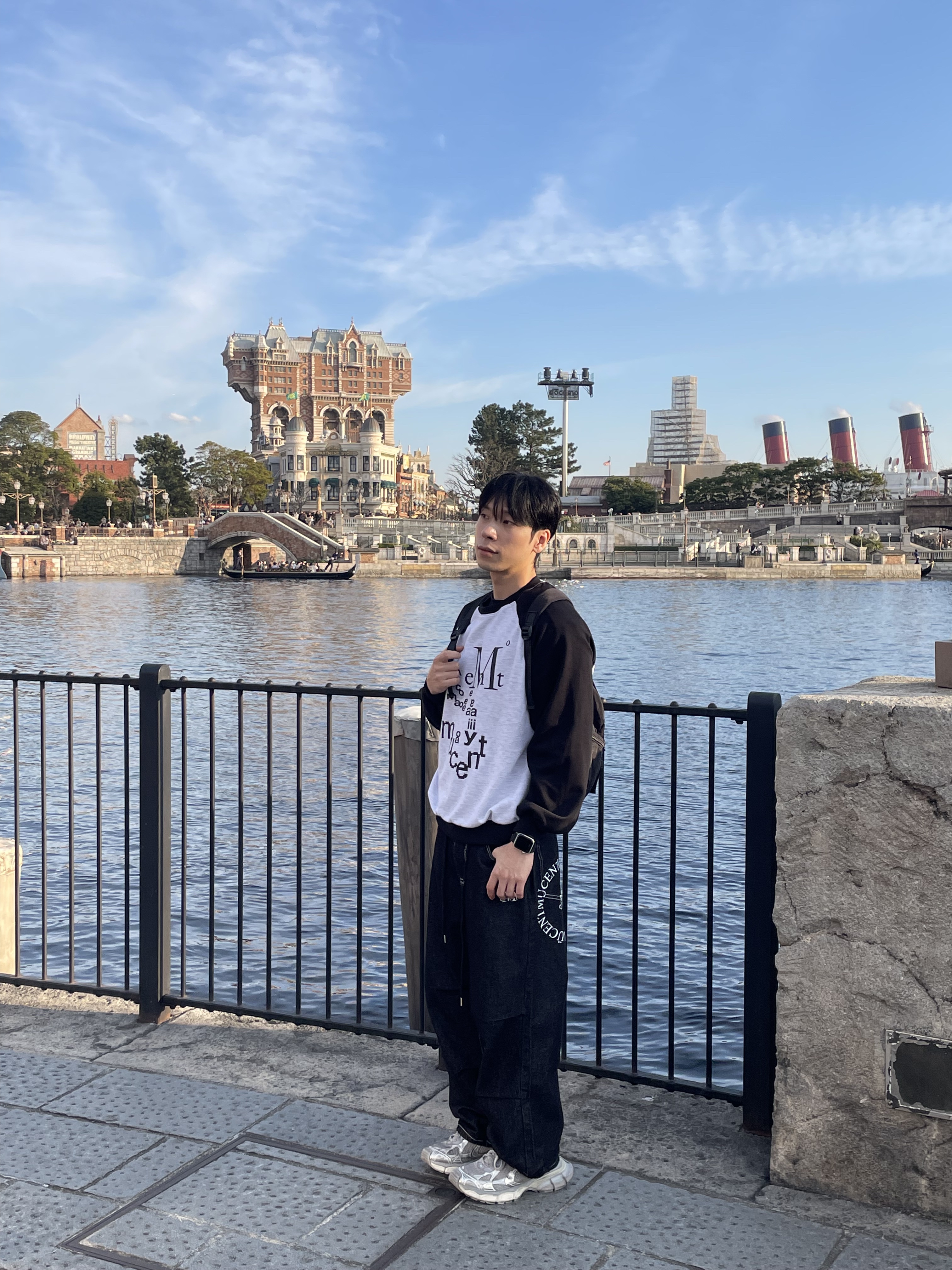 MUCENT Signature Arc Back Logo Denim Pants Black, MUCENT Mobius Lettering Raglan Mtm Black-Oatmeal 착용 스타일 - 1