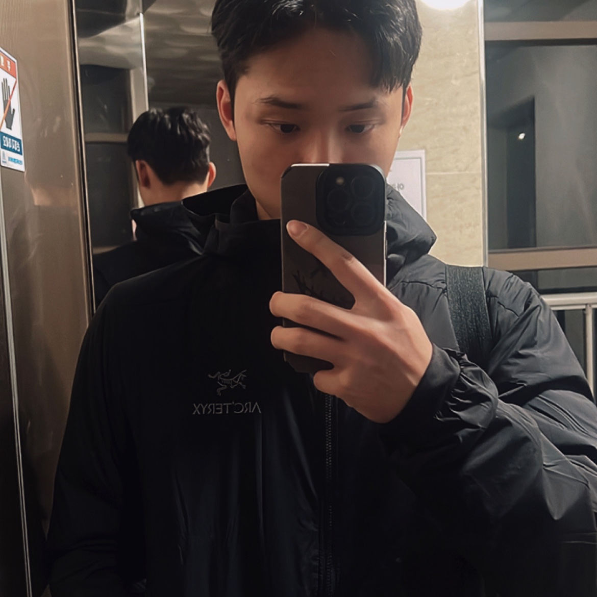 Arc'teryx Atom Hoody Black 착용 스타일