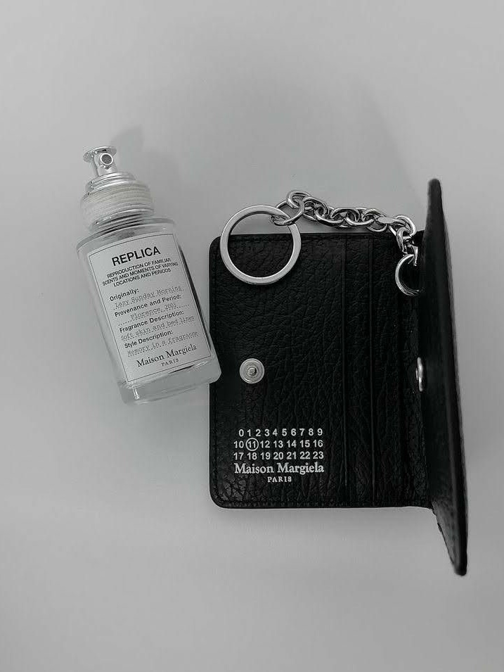 Maison Margiela Replica Lazy Sunday Morning Eau De Toilette 30ml, Maison Margiela Four Stitches Keyring Card Holder Black 착용 스타일