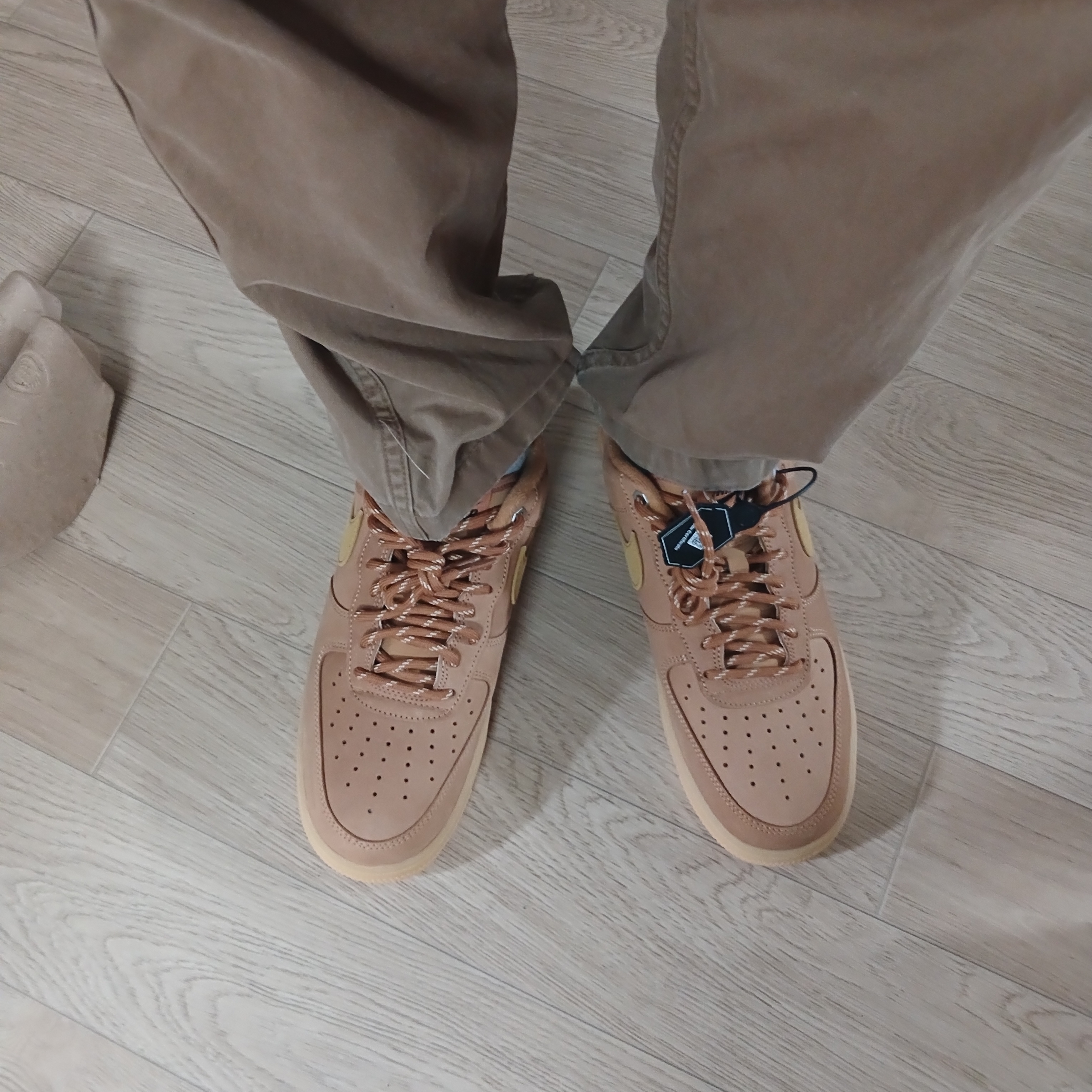 Nike Air Force 1 '07 WB Flax 착용 스타일