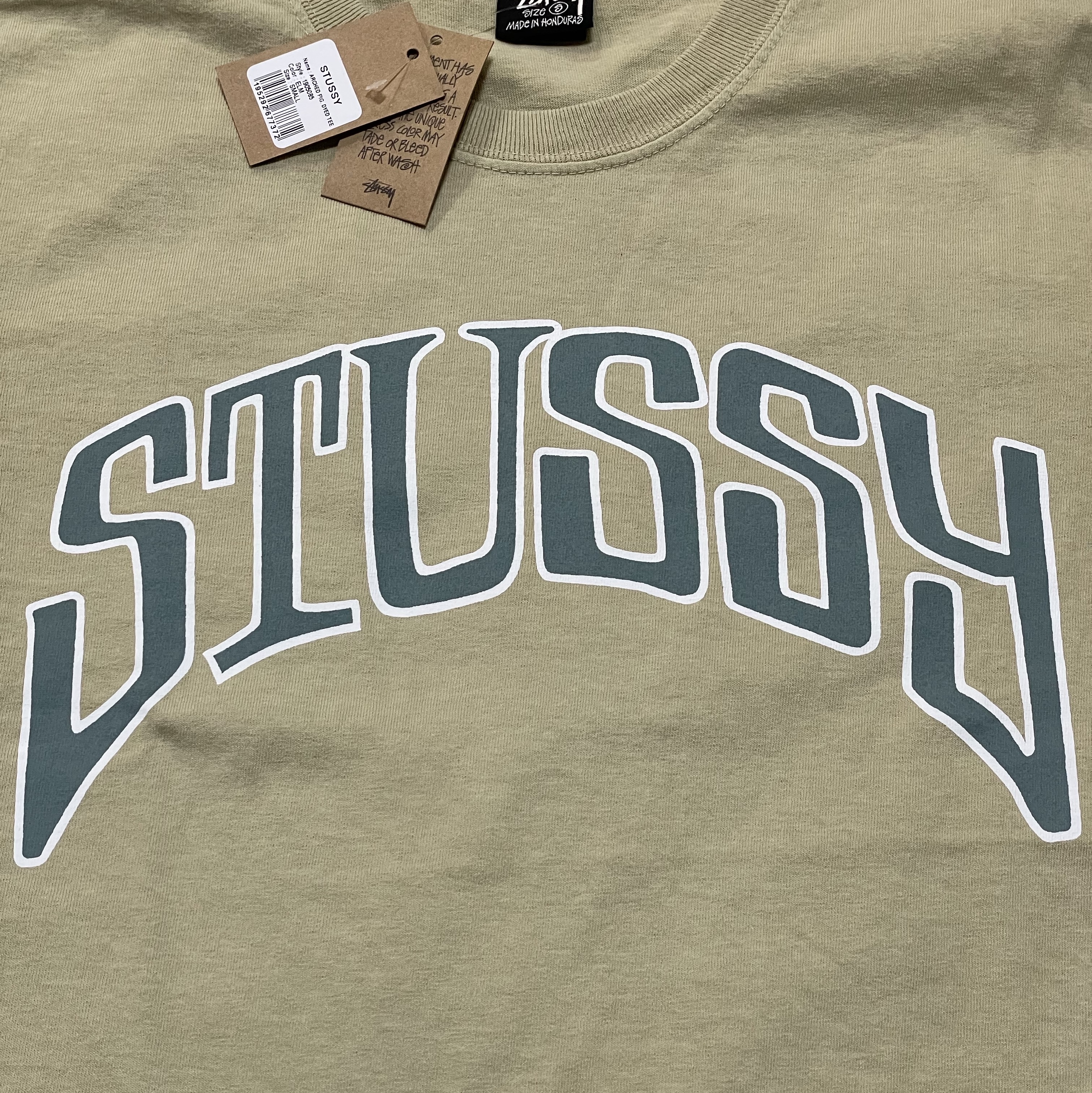 Stussy Pigment Dyed Arched T-shirt Elm 착용 스타일