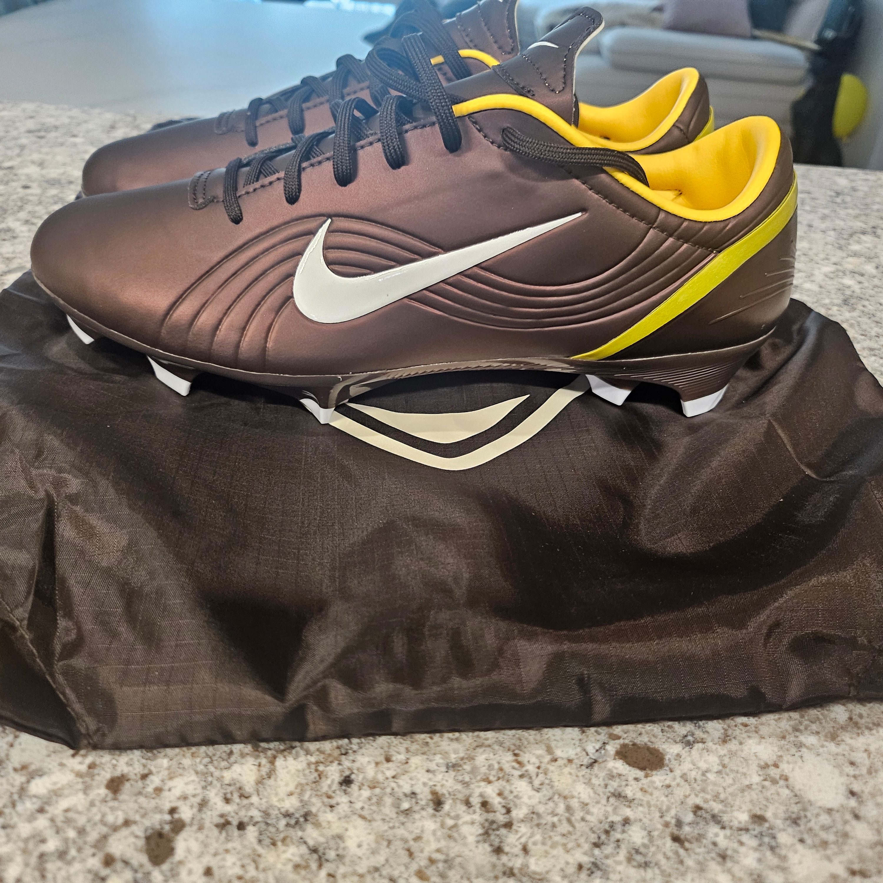 Nike Zoom Mercurial Vapor 1 RGN SE FG Dark Cinder Maize 착용 스타일 - 4