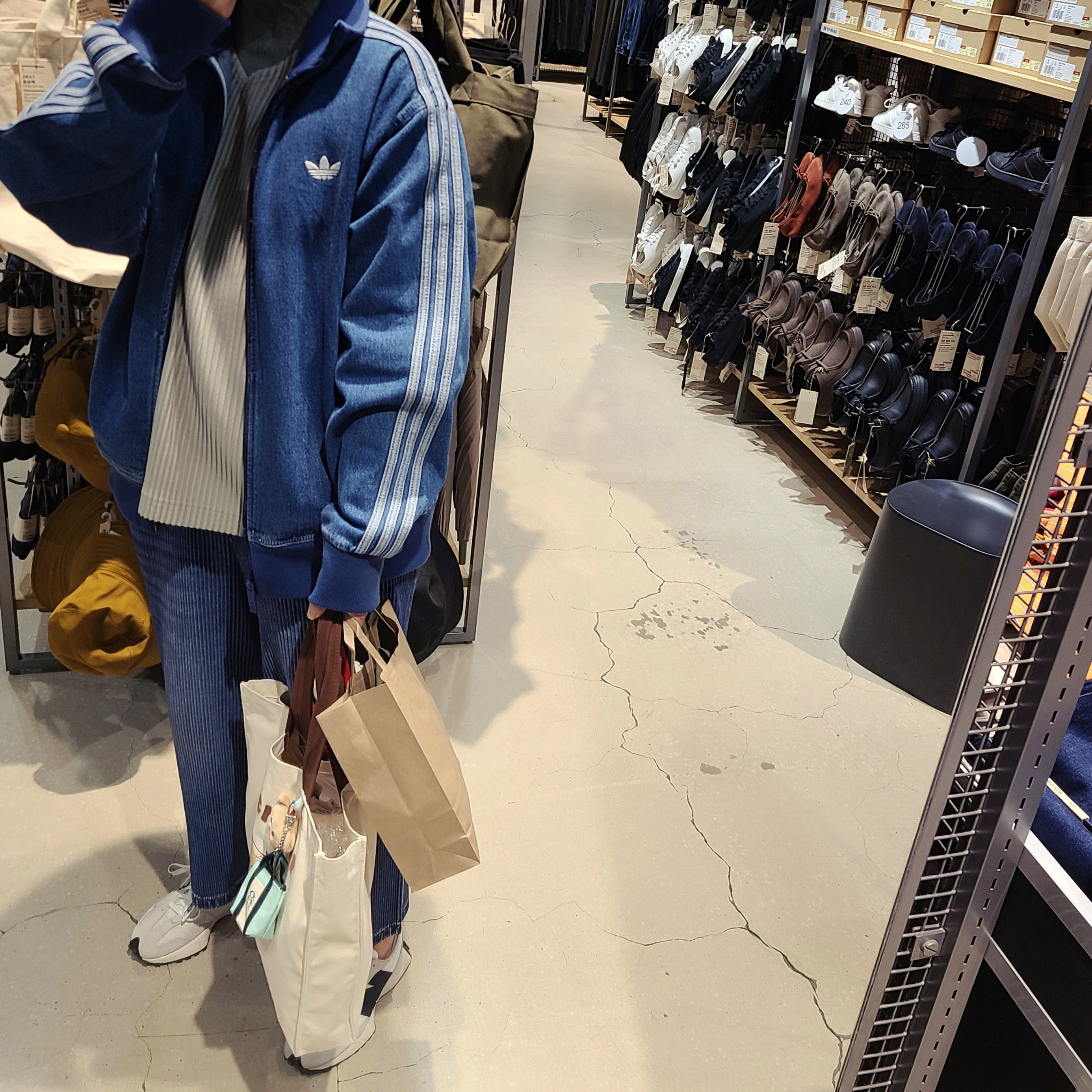 Adidas Adicolor Denim Firebird Track Top Medium Blue Denim - KR Sizing 착용 스타일 - 1