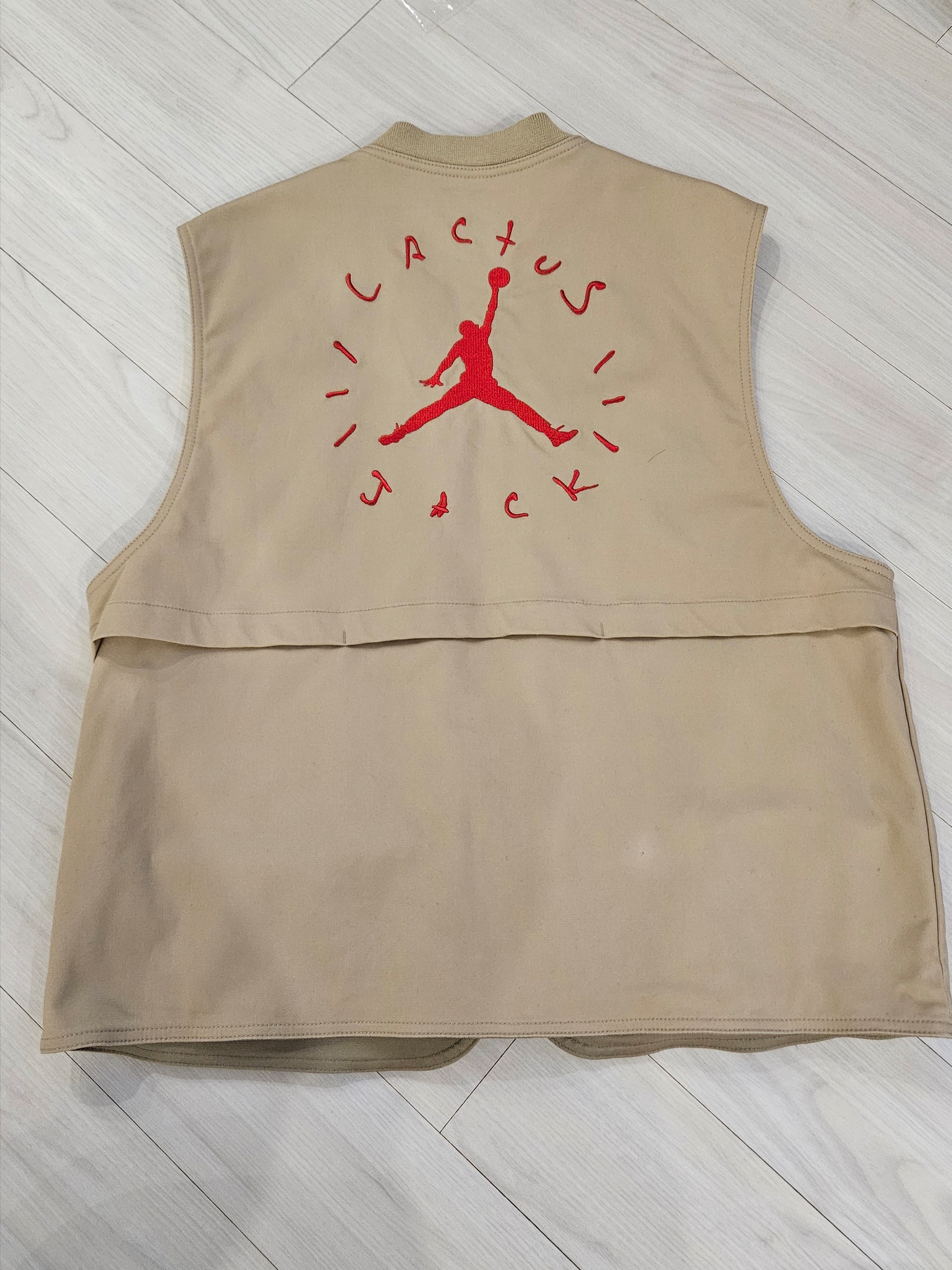 Jordan x Travis Scott Utility Vest - Asia 착용 스타일