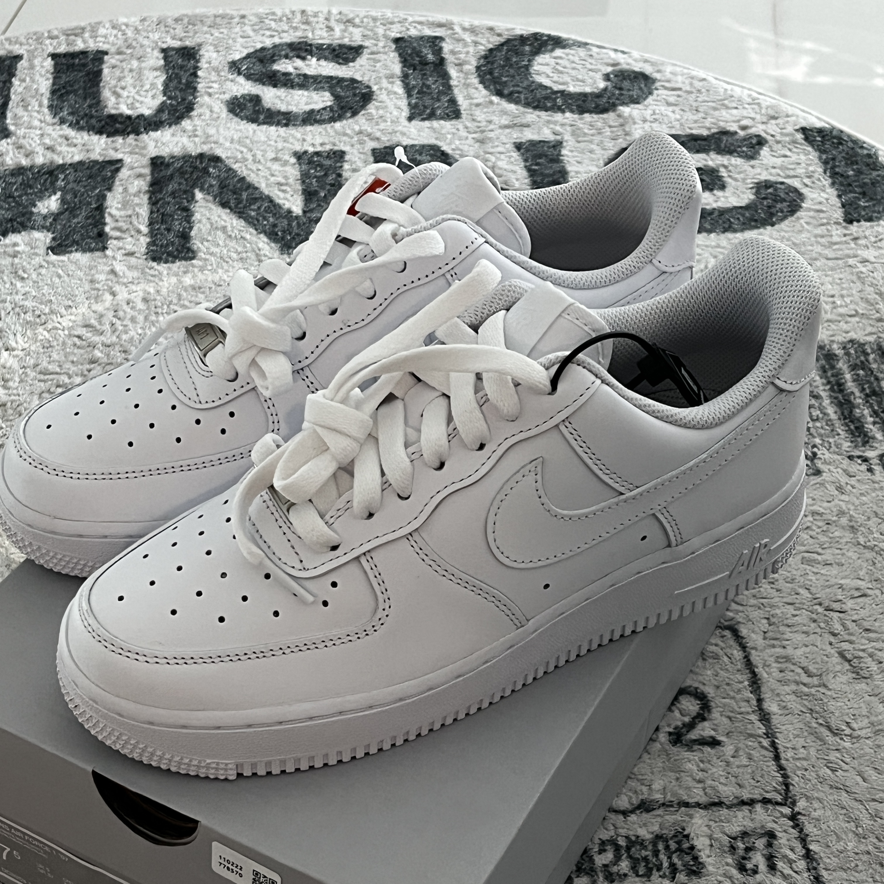 (W) Nike Air Force 1 '07 Low White 착용 스타일 - 2