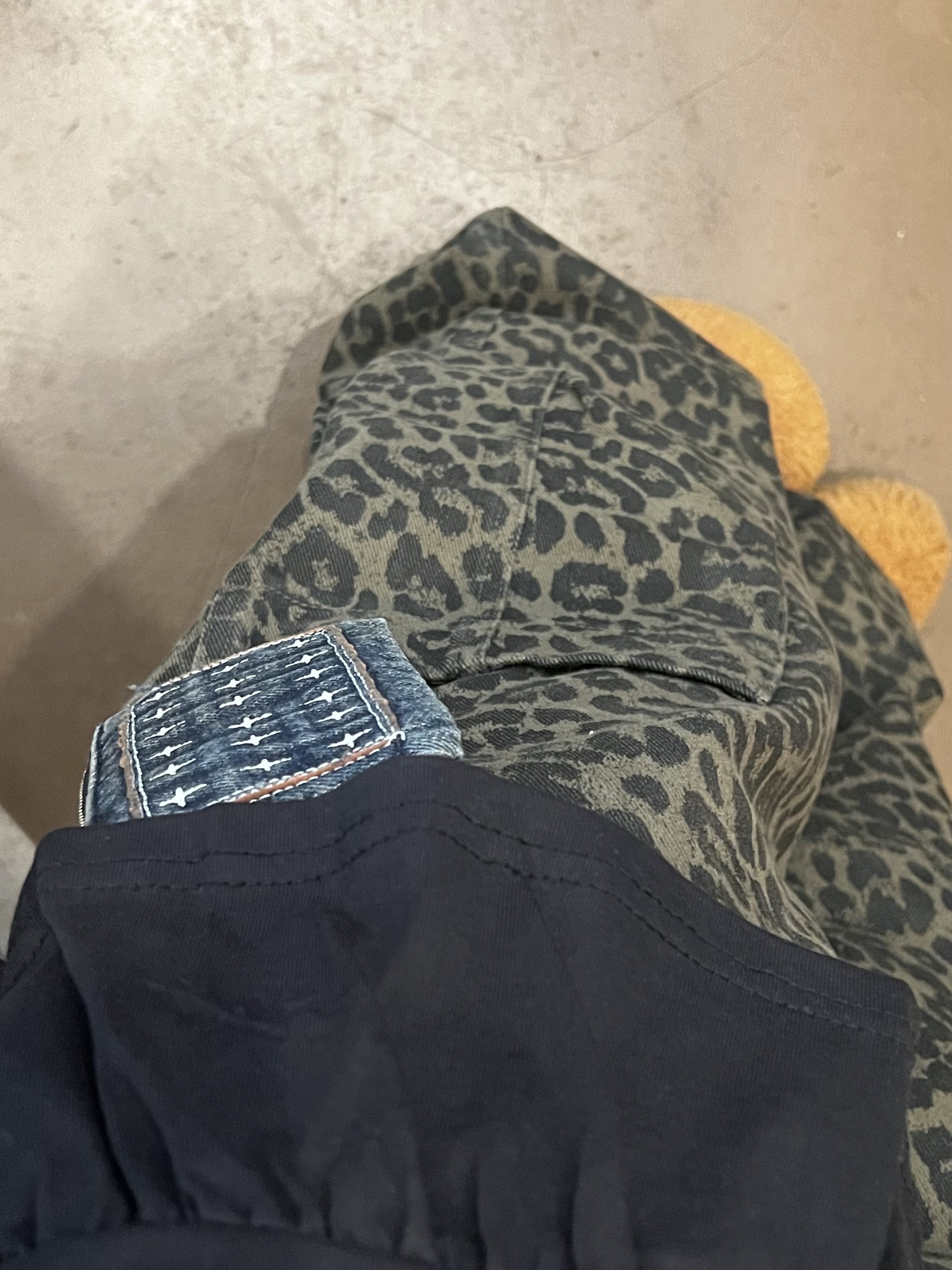 [KREAM 단독] Karactor Patchwork Denim Card Wallet Vintage Blue, Crocs x Lil Nas X Mega Crush Clog Black Brown 착용 스타일