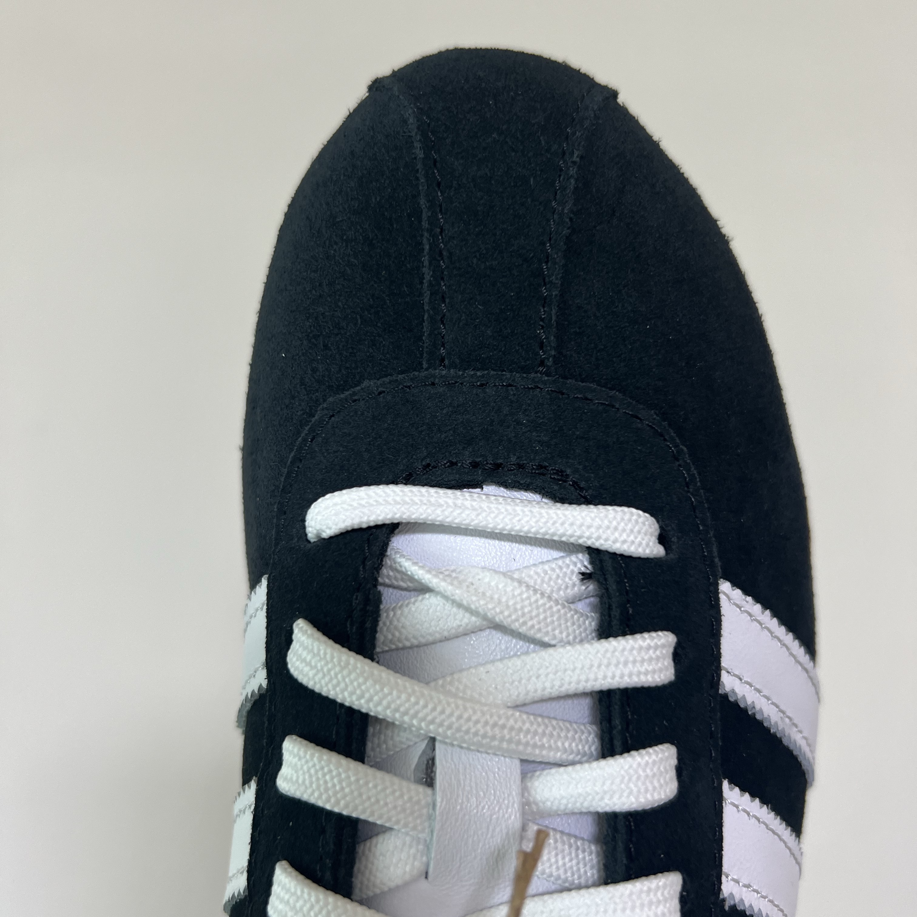 (W) Adidas Tokyo Core Black Cloud White 착용 스타일 - 4