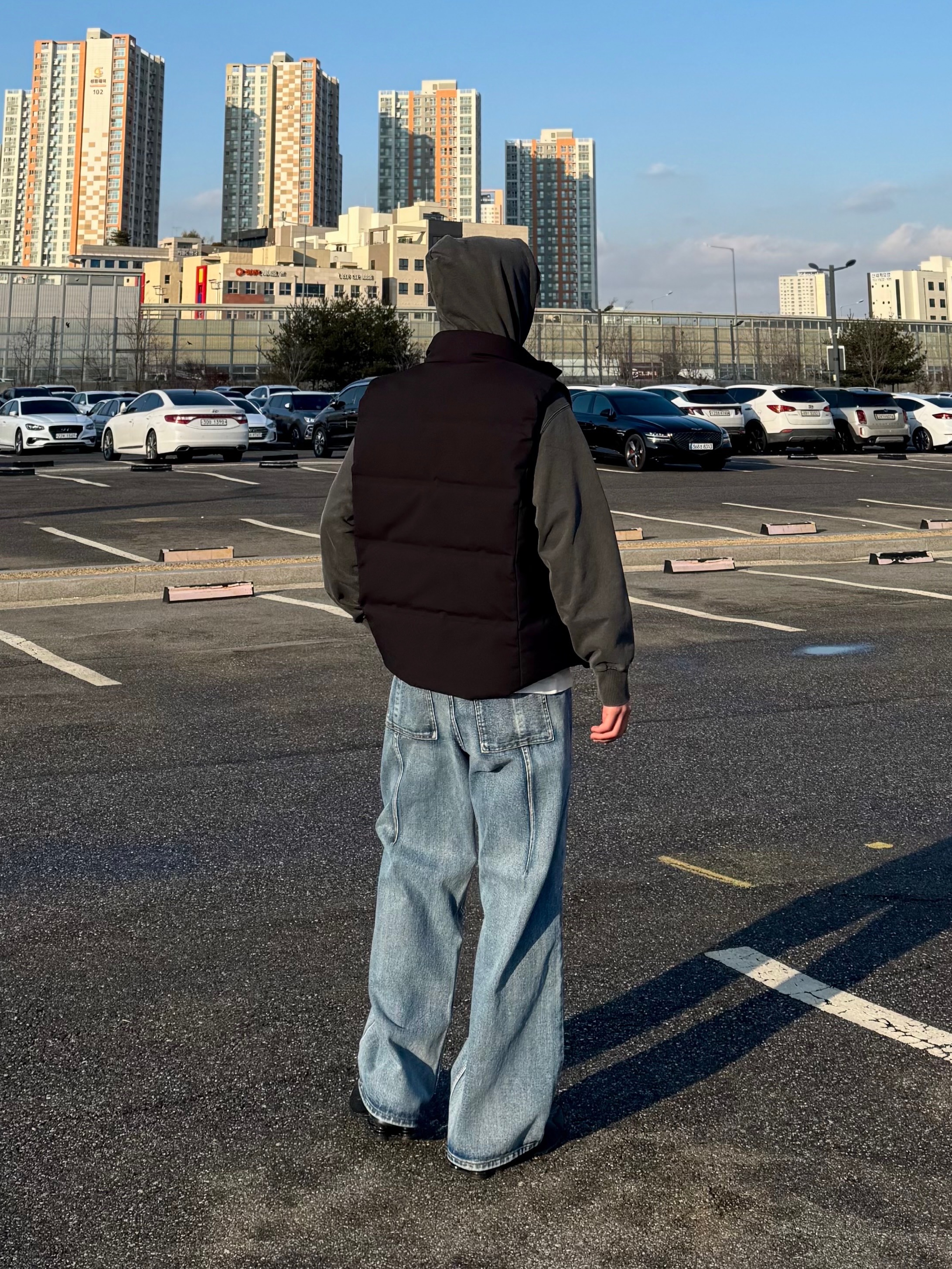 (W) Nike Shox R4 Black, Nike Shox R4 Triple Black 착용 스타일 - 3