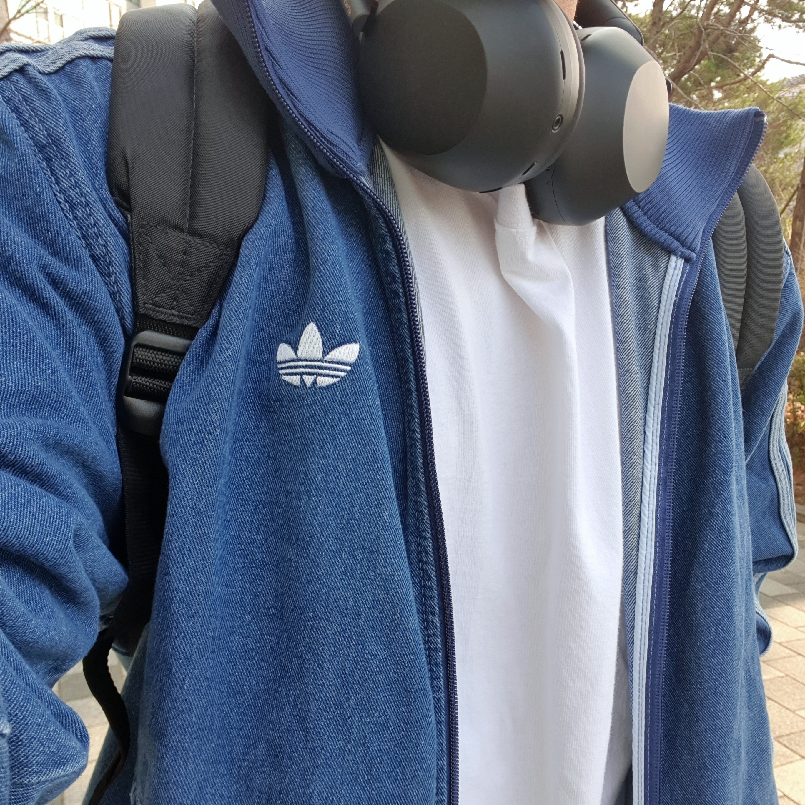 Adidas Adicolor Denim Firebird Track Top Medium Blue Denim - KR Sizing, Sony WH-1000XM5 Black (Sony Korea Ver.) 착용 스타일