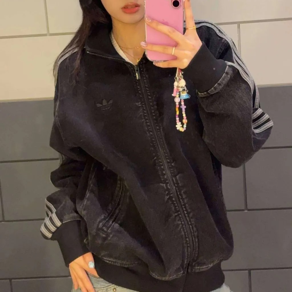 Adidas Adicolor Denim Firebird Track Top True Black Denim  - US Sizing, Adidas Adicolor Denim Firebird Track Top True Black Denim  - KR Sizing 착용 스타일 - 1