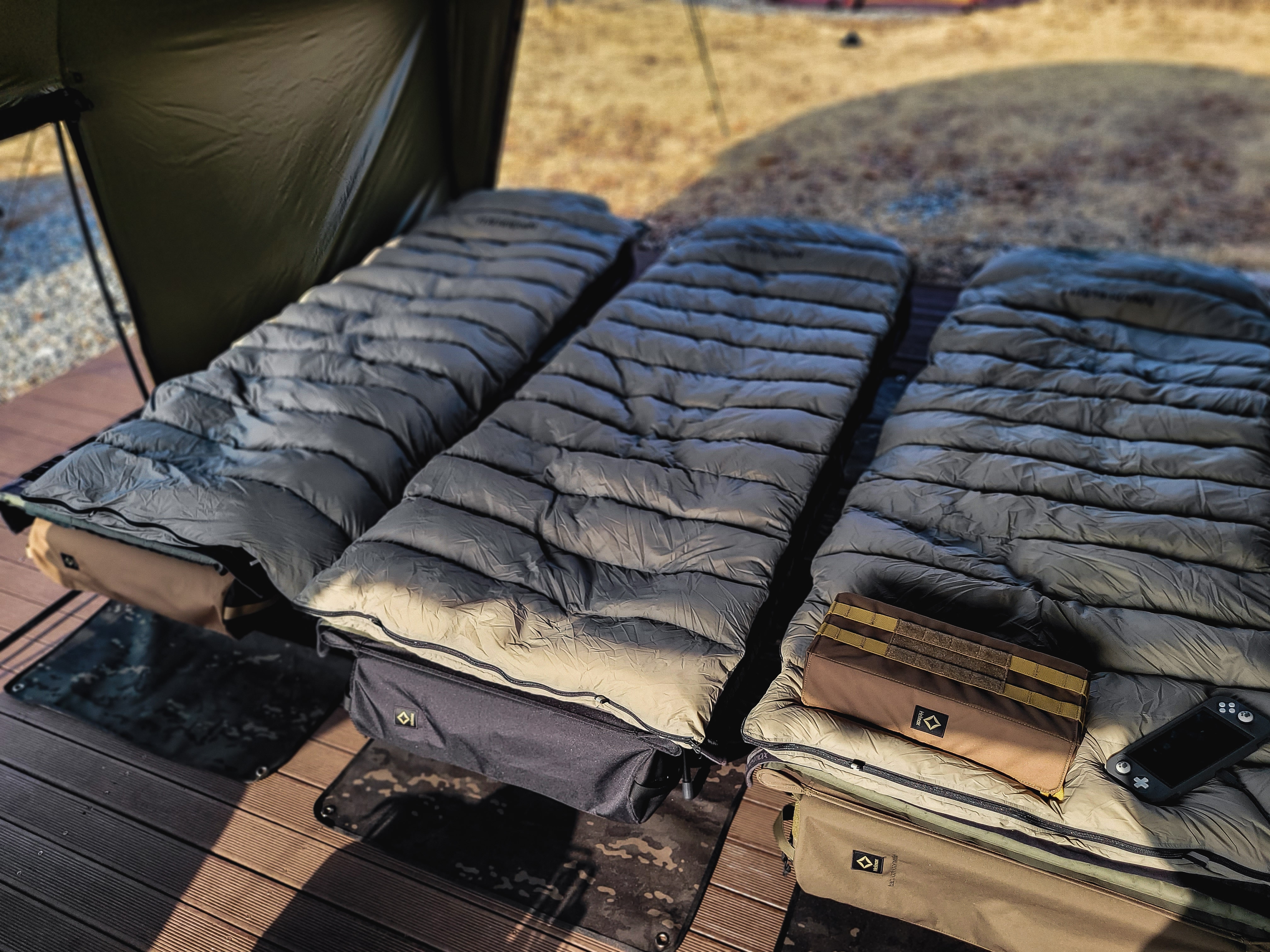 Helinox Tactical Table Side Storage S Coyote Tan, Helinox Cot Legs (16pcs) 착용 스타일