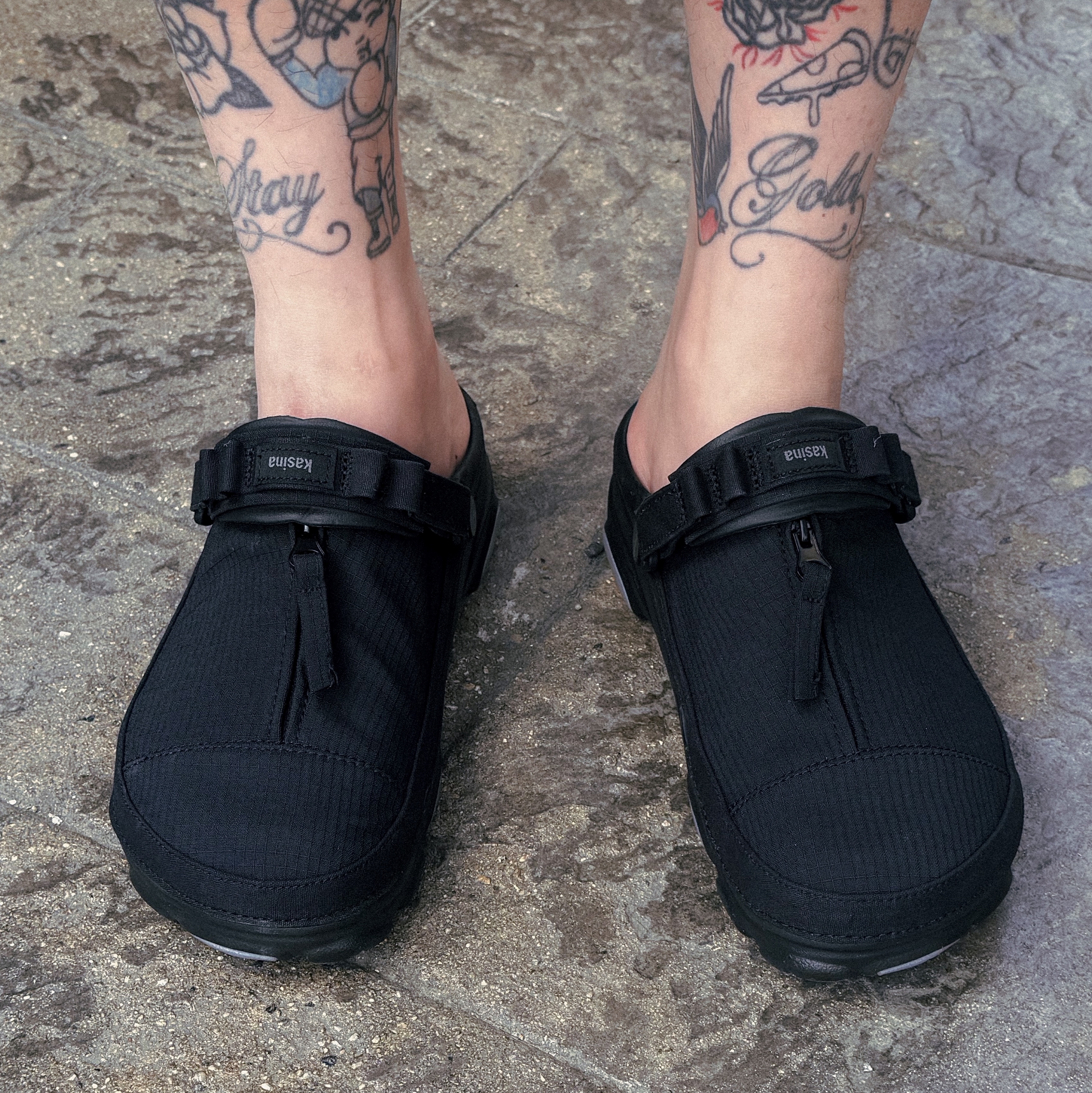 Crocs x Kasina All Terrain Clog Black 착용 스타일