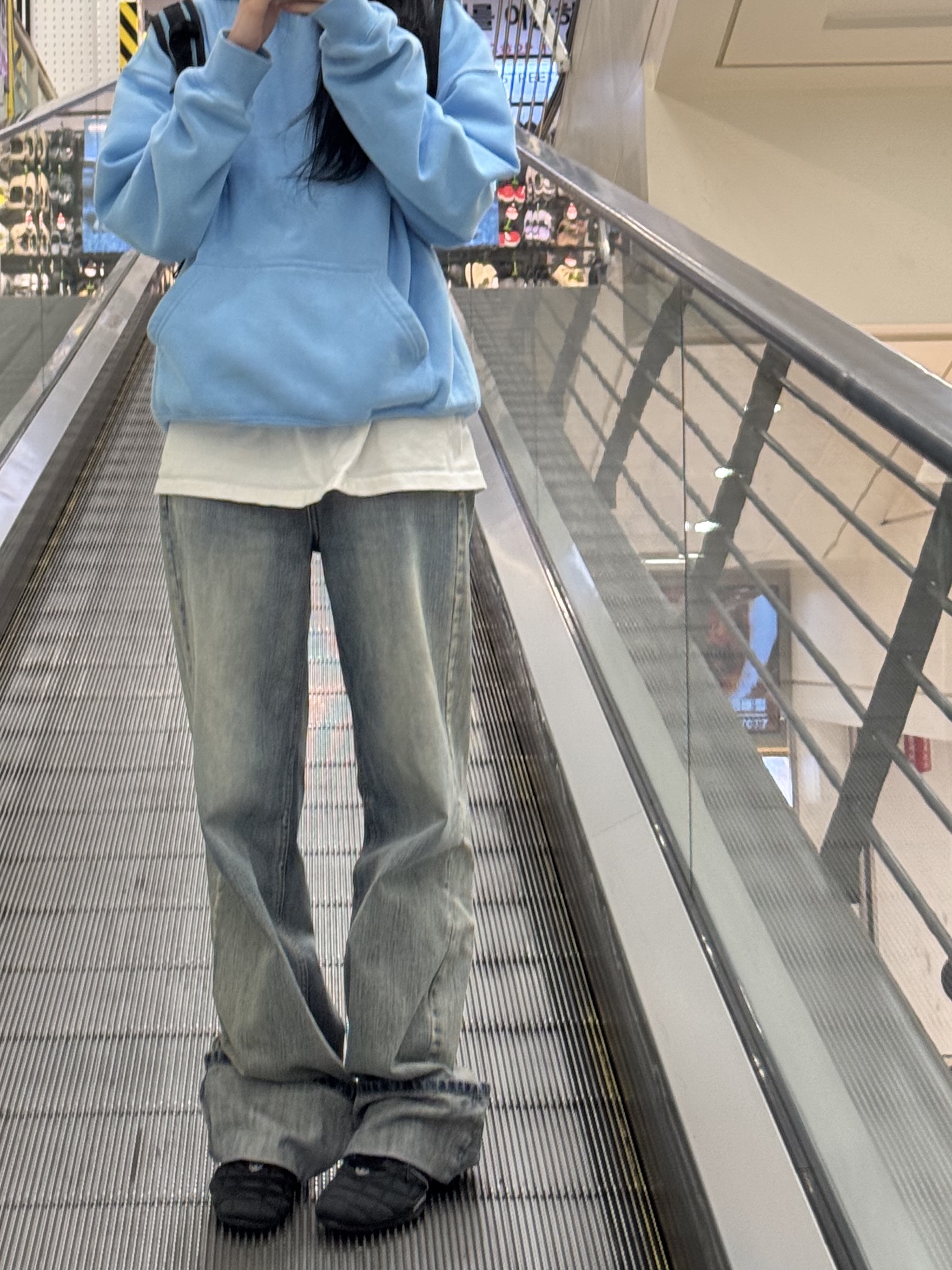 (W) Bohemian Seoul Wide Rollup Denim Pants Rain Blue, IAB Studio Hoodie Sky Blue Lemon 착용 스타일 - 2
