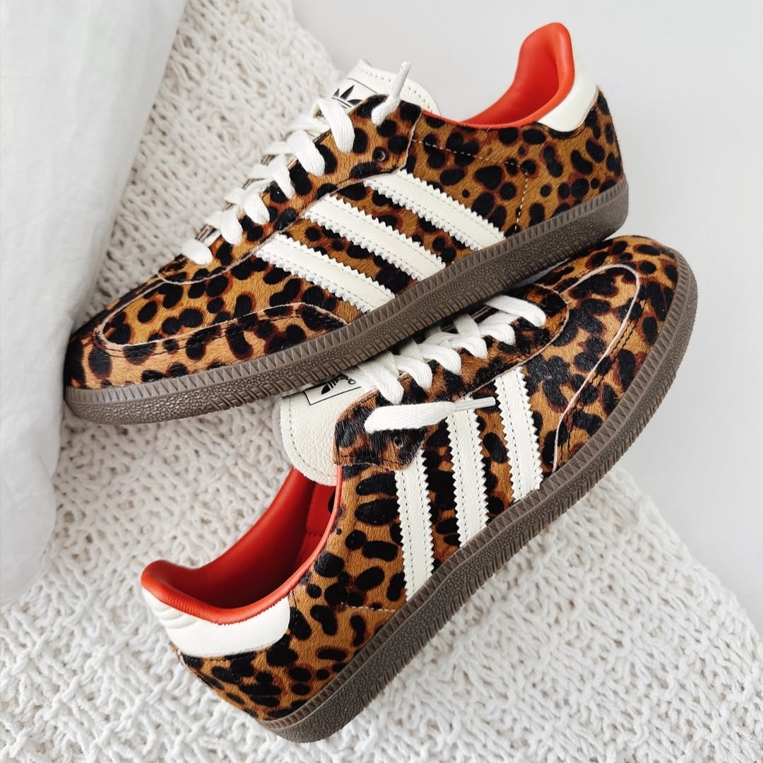 (W) Adidas Samba OG Core Black Preloved Red, (W) Adidas Samba OG Core Black Collegiate Green 착용 스타일