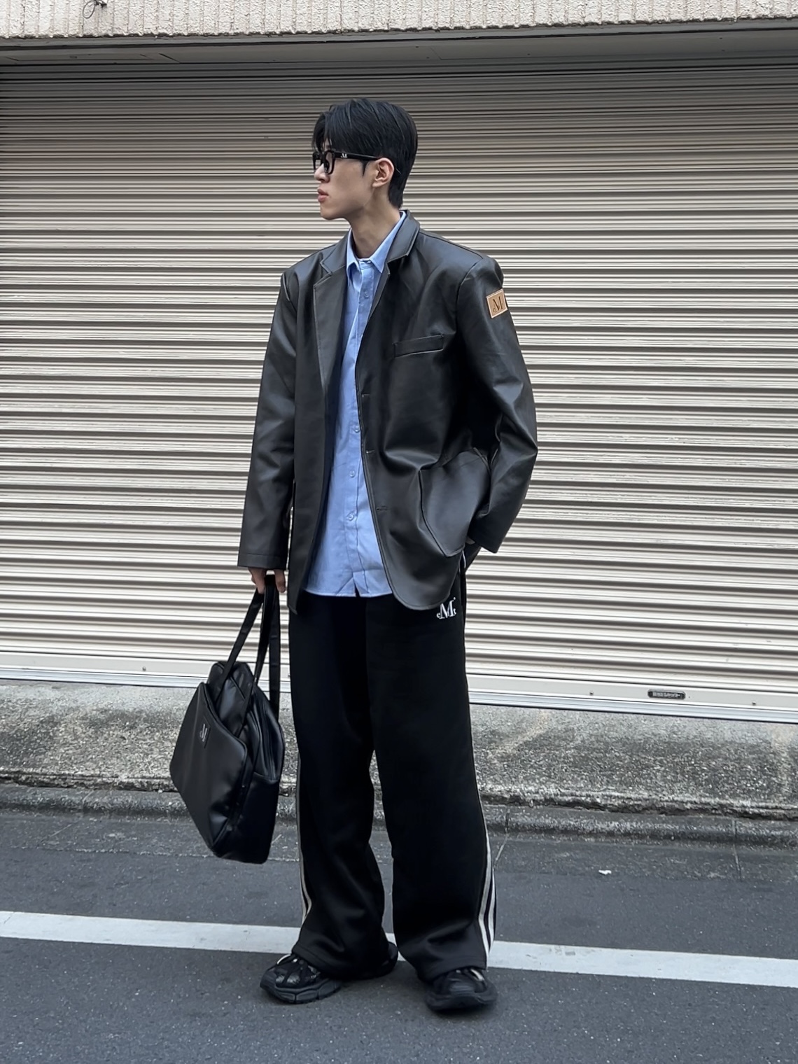 무센트 던스 대디핏 블레이저 레더 자켓 블랙, 무센트 로슨 클래식 라운드 커프 루즈핏 셔츠 스카이 블루 착용 스타일 - 1