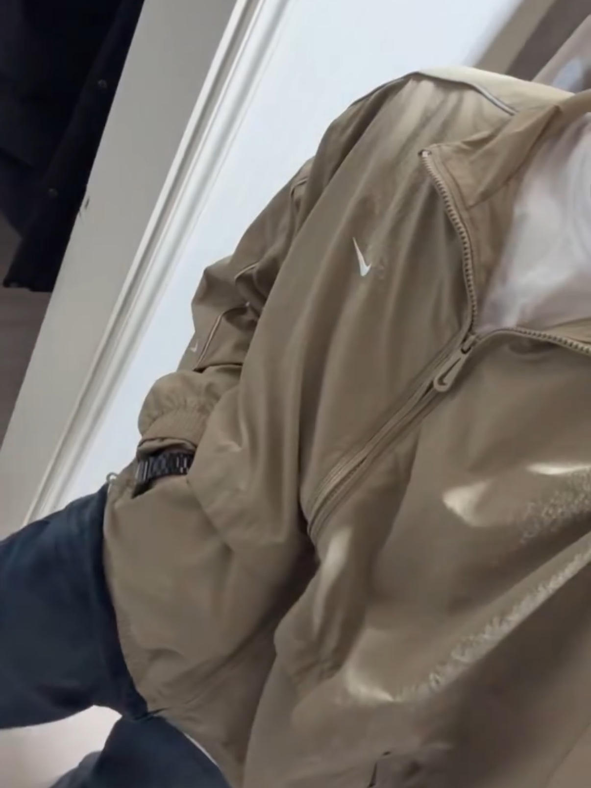 Nike NSW Solo Swoosh Woven Track Jacket Khaki White - Asia 착용 스타일