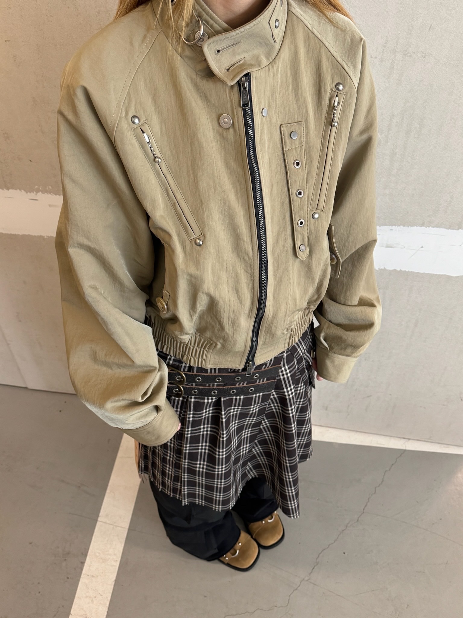 Vacant Archive Caesars Buckle Lap Skirt Brown, Vacant Archive Caesars Buckle Lap Skirt Navy 착용 스타일