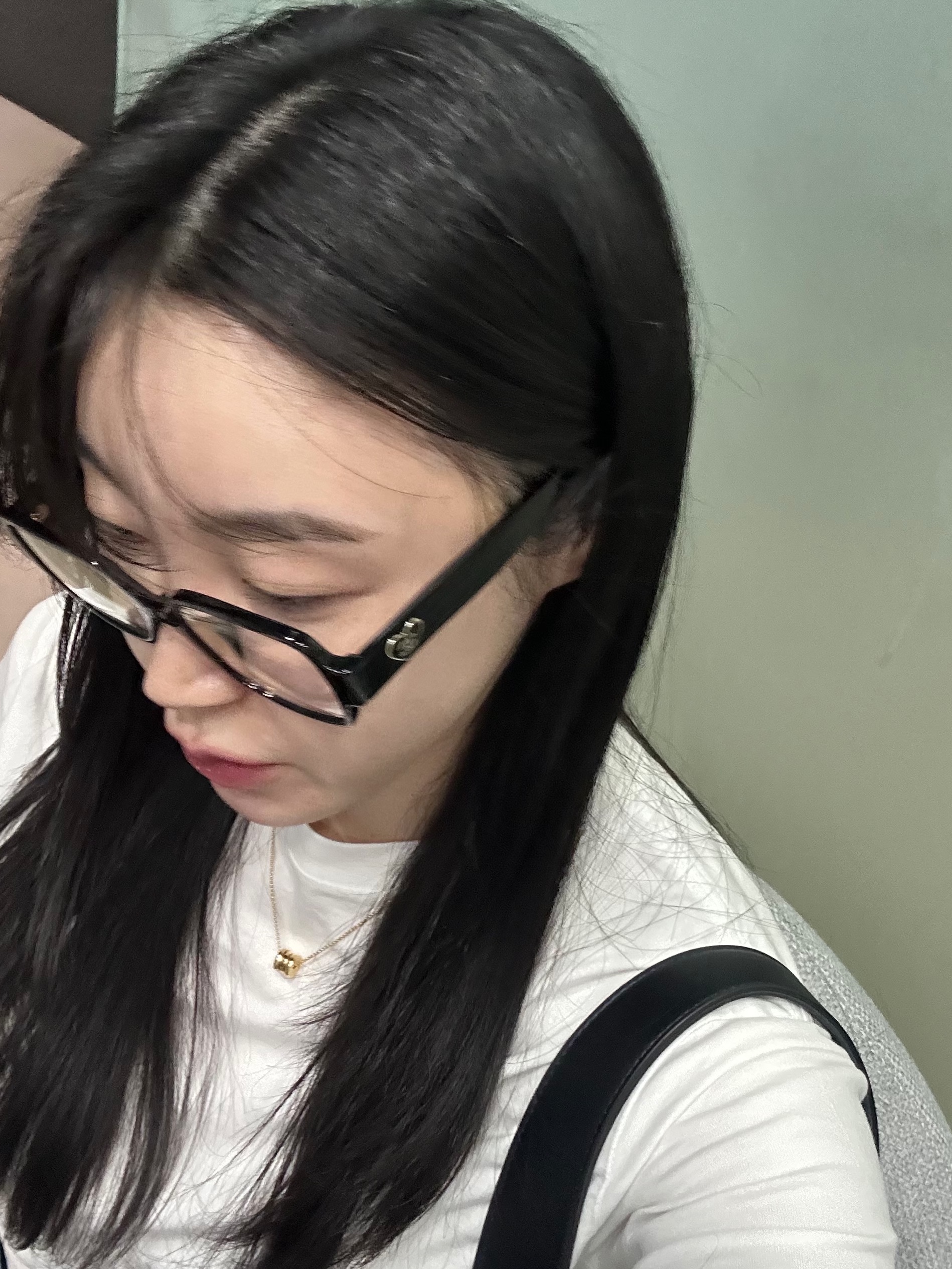 Chanel Square Blue Light Glasses Acetate & Black Asian Fit, Bulgari B.Zero1 Necklace Mini Pendant Yellow Gold 착용 스타일 - 3