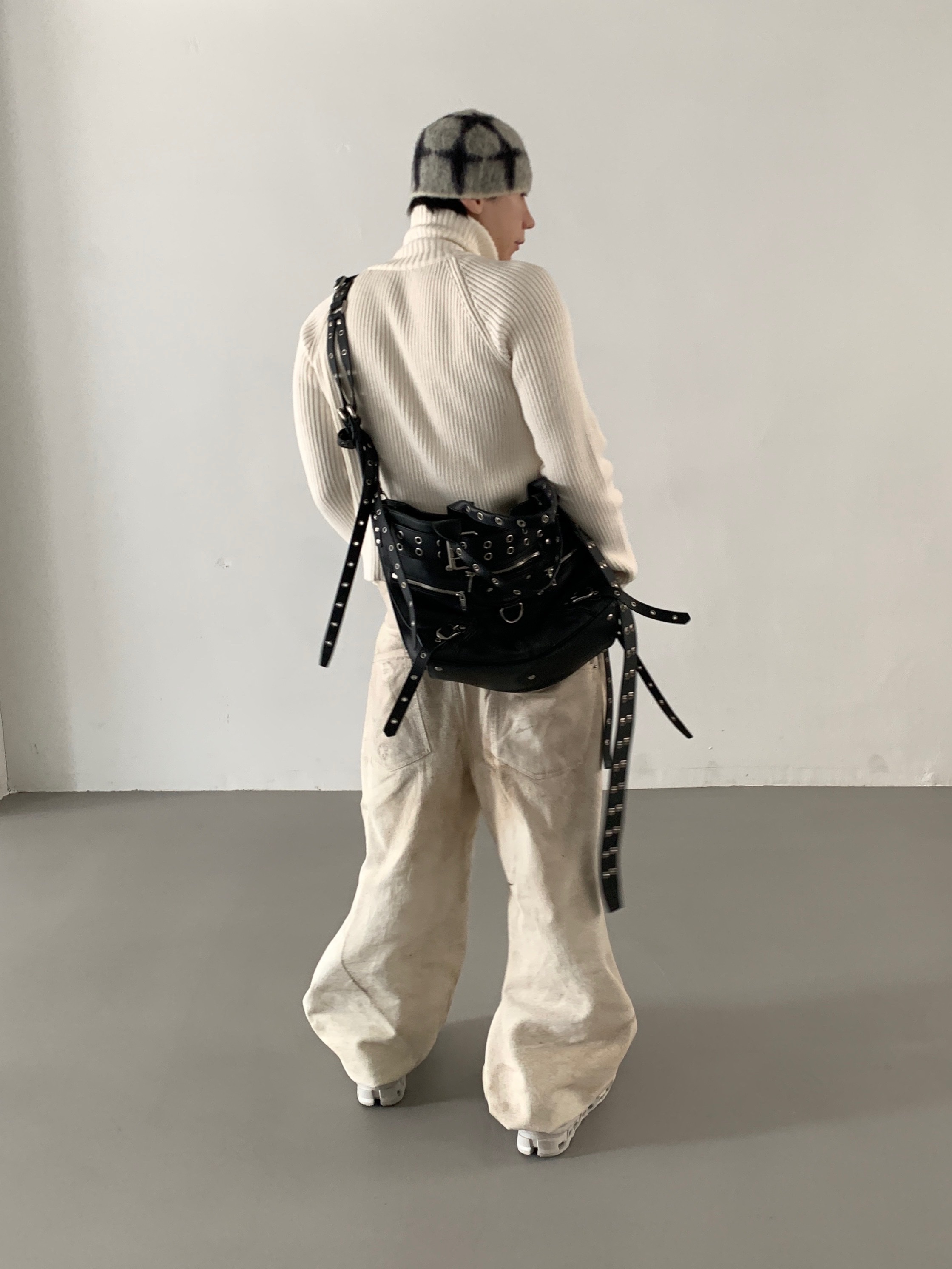 On Running x Post Archive Faction (Paf) Cloudmonster 2 Moondust Chalk, Our Legacy Double Tongue Belt Mahogany 착용 스타일 - 4
