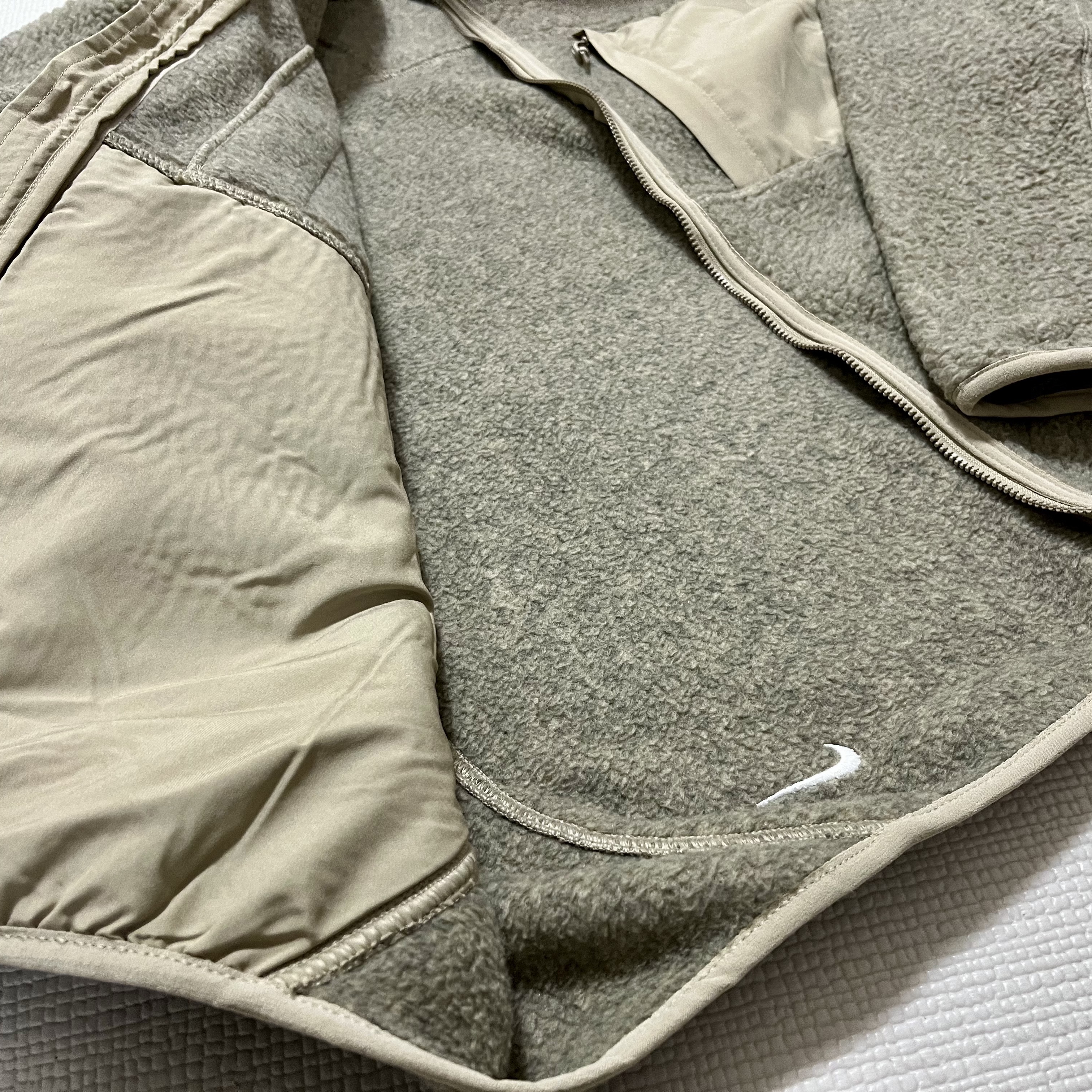 Nike ACG Arctic Wolf Full Zip Top Khaki Light Iron Ore - Asia 착용 스타일 - 5