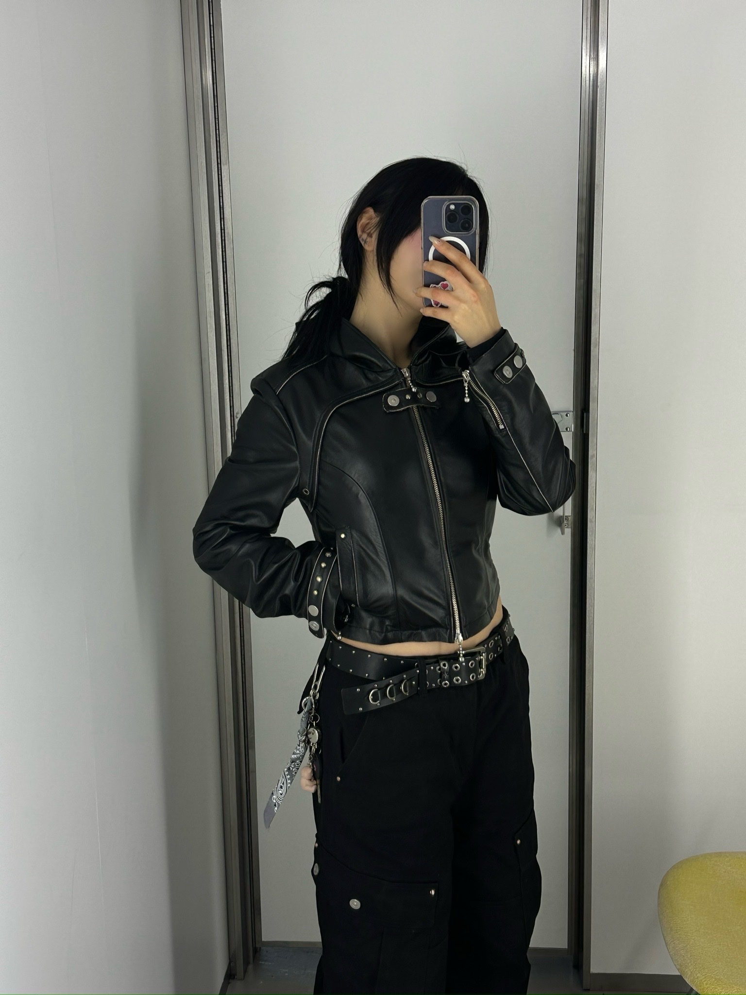 베이컨트 아카이브 핸코 레더 후디 자켓 블랙 착용 스타일 - 2