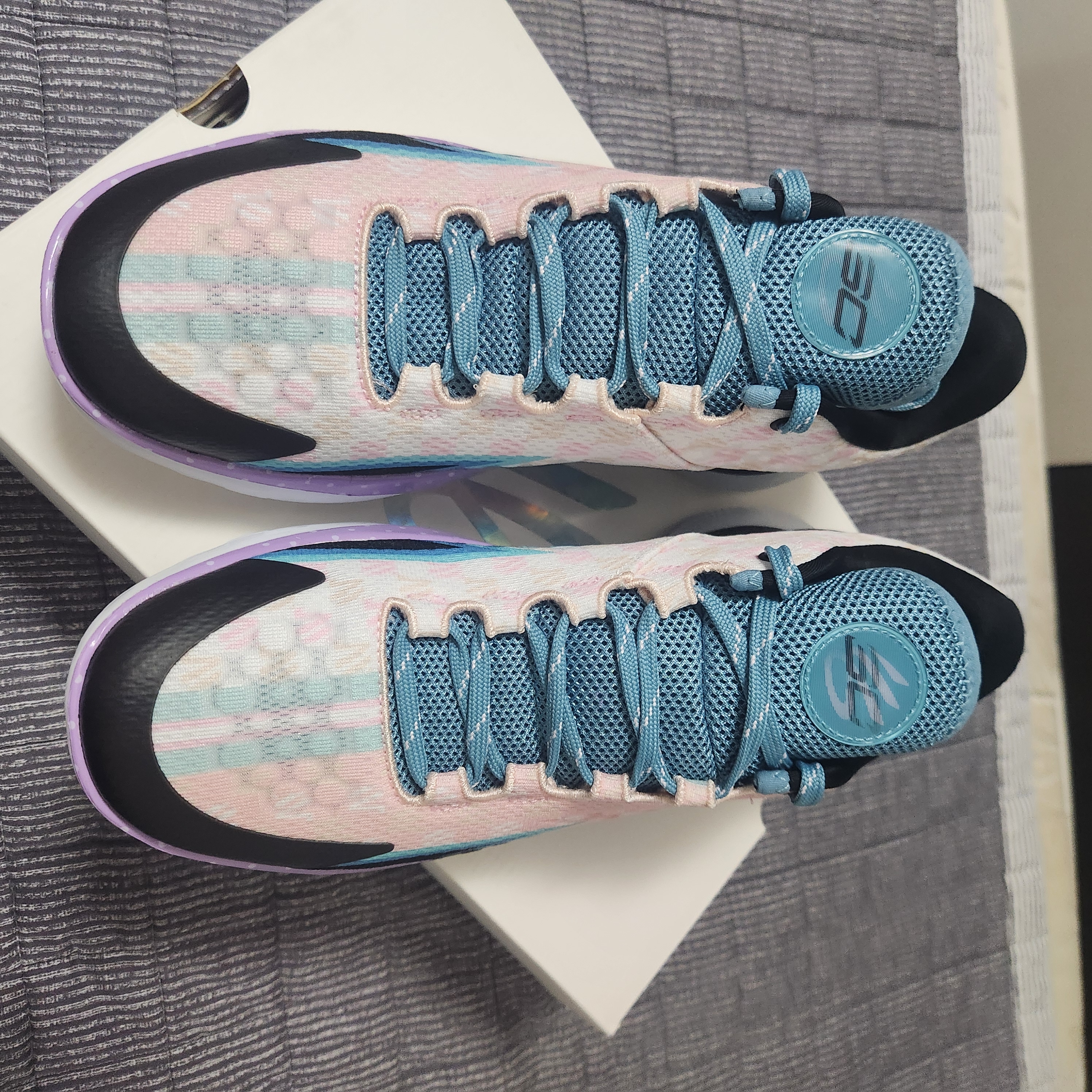 Under Armour Curry 1 Low FloTro Blue Pink 착용 스타일 - 2