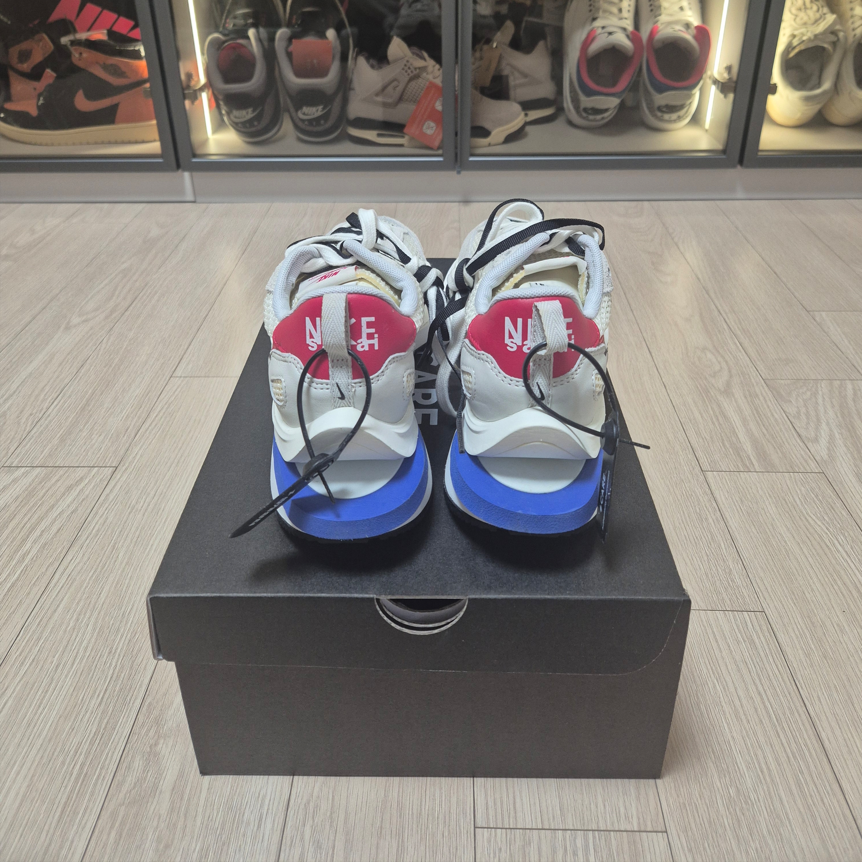 Nike x Sacai VaporWaffle Royal Fuchsia 착용 스타일 - 4