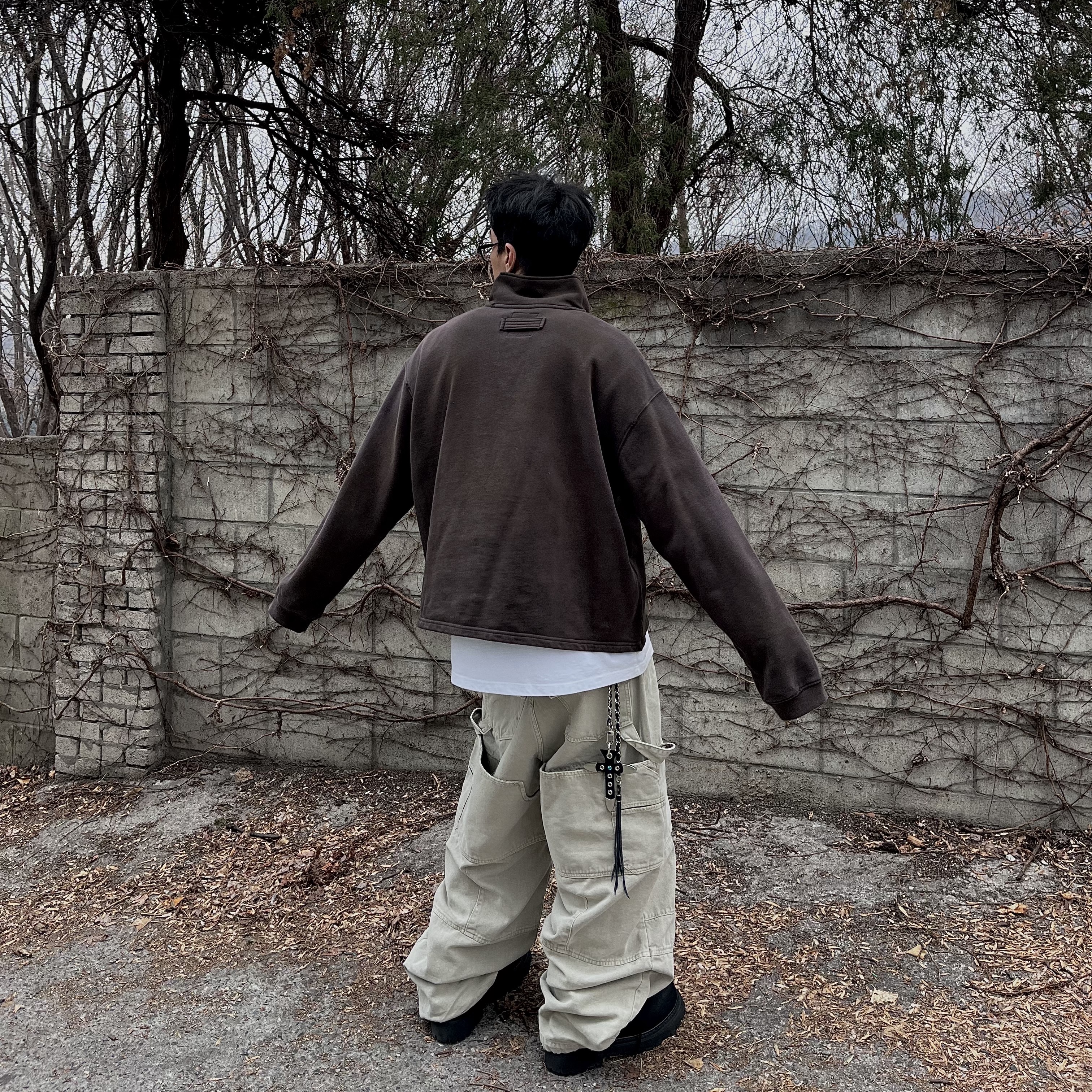 Nonnod Double Knee Cover Pants Vintage Beige 착용 스타일 - 2