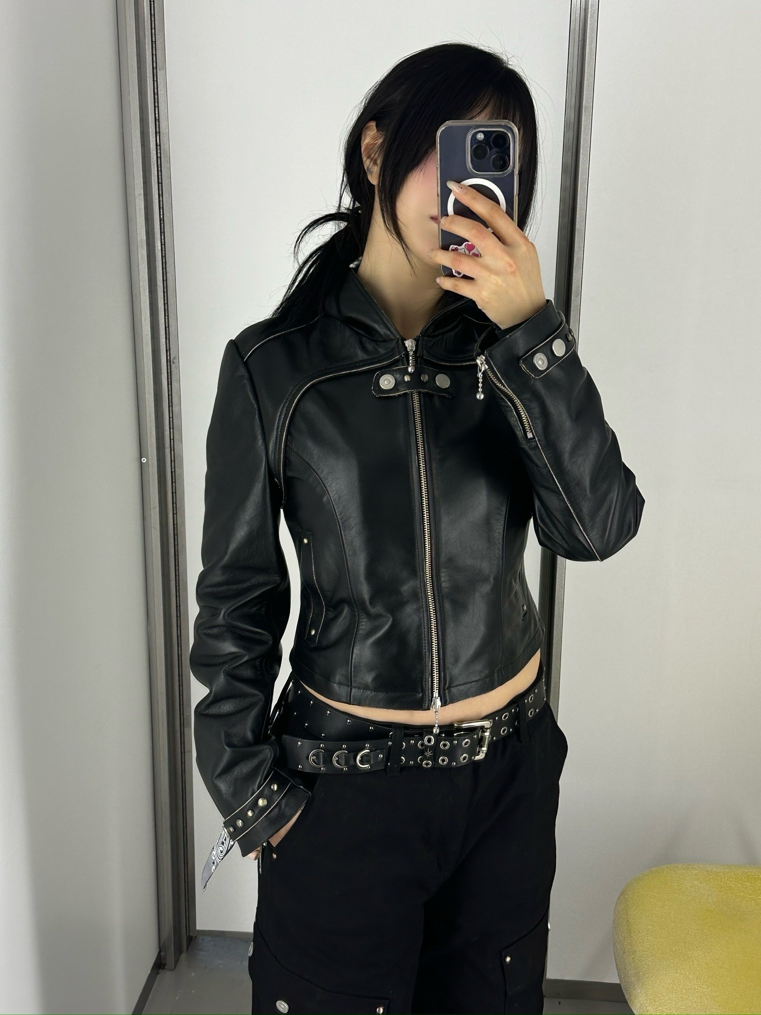 베이컨트 아카이브 핸코 레더 후디 자켓 블랙 착용 스타일 - 1
