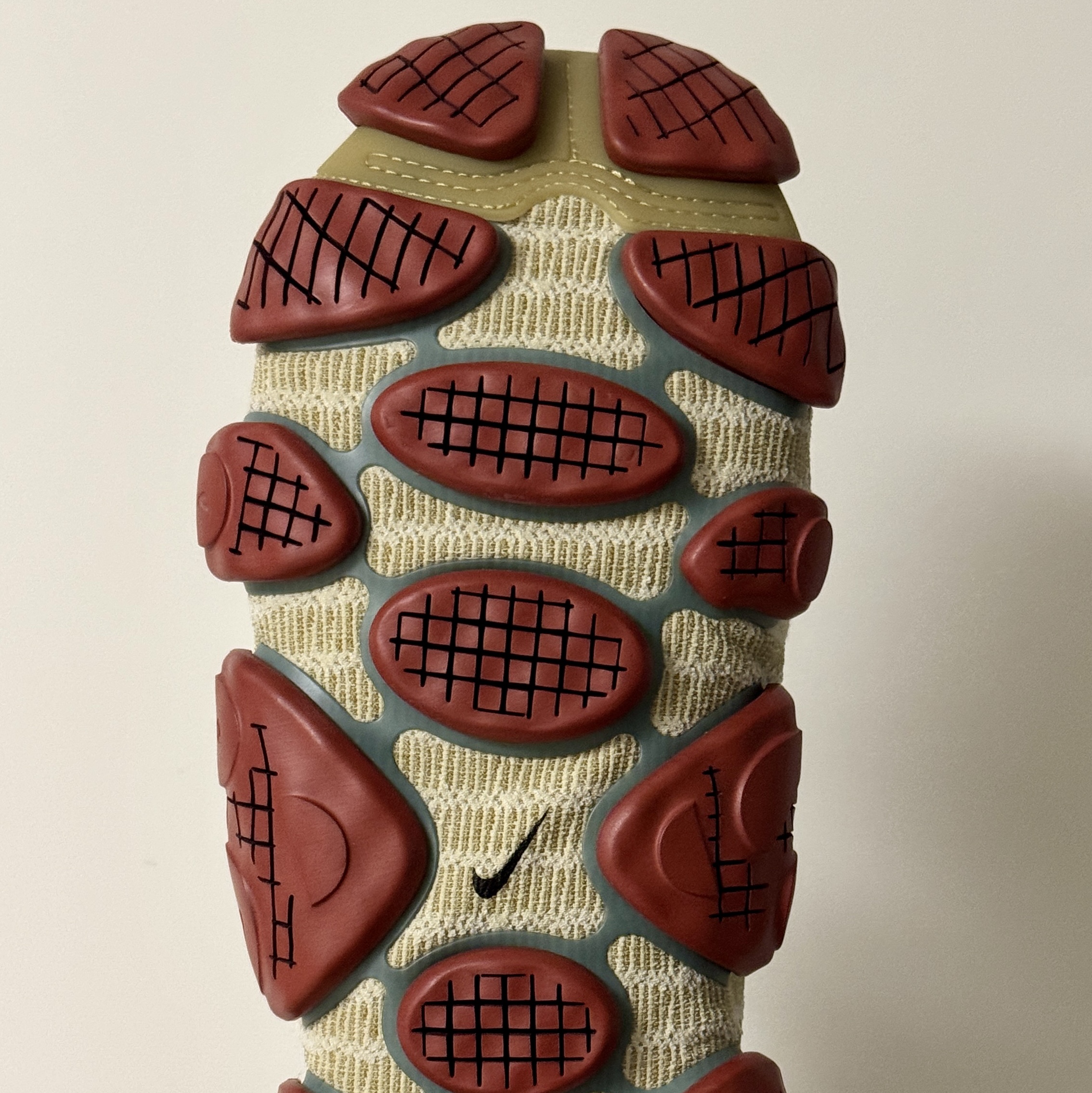 Nike ISPA Link Barley and Desert Moss 착용 스타일 - 5