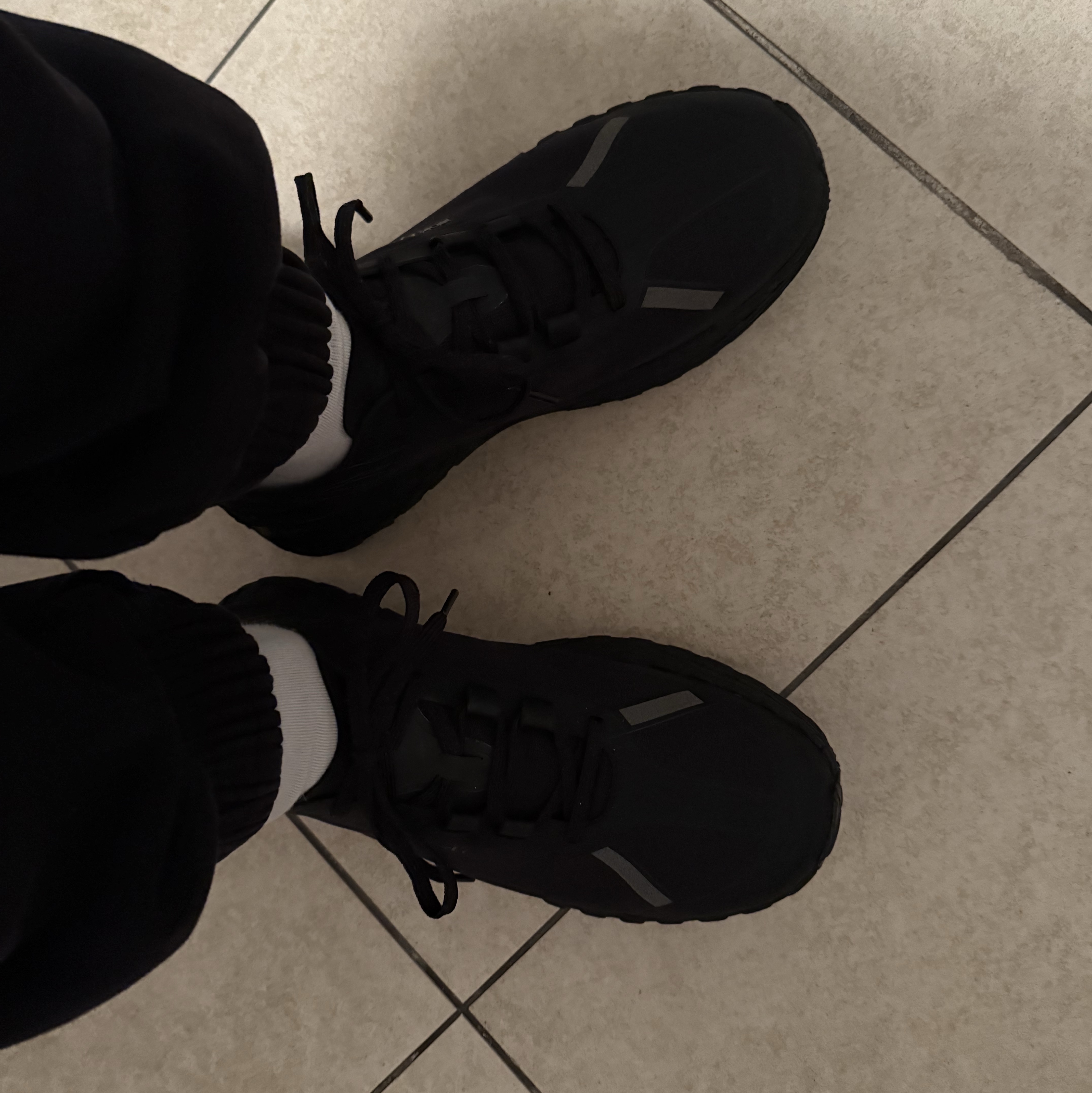 Norda 001/A Stealth Black 착용 스타일