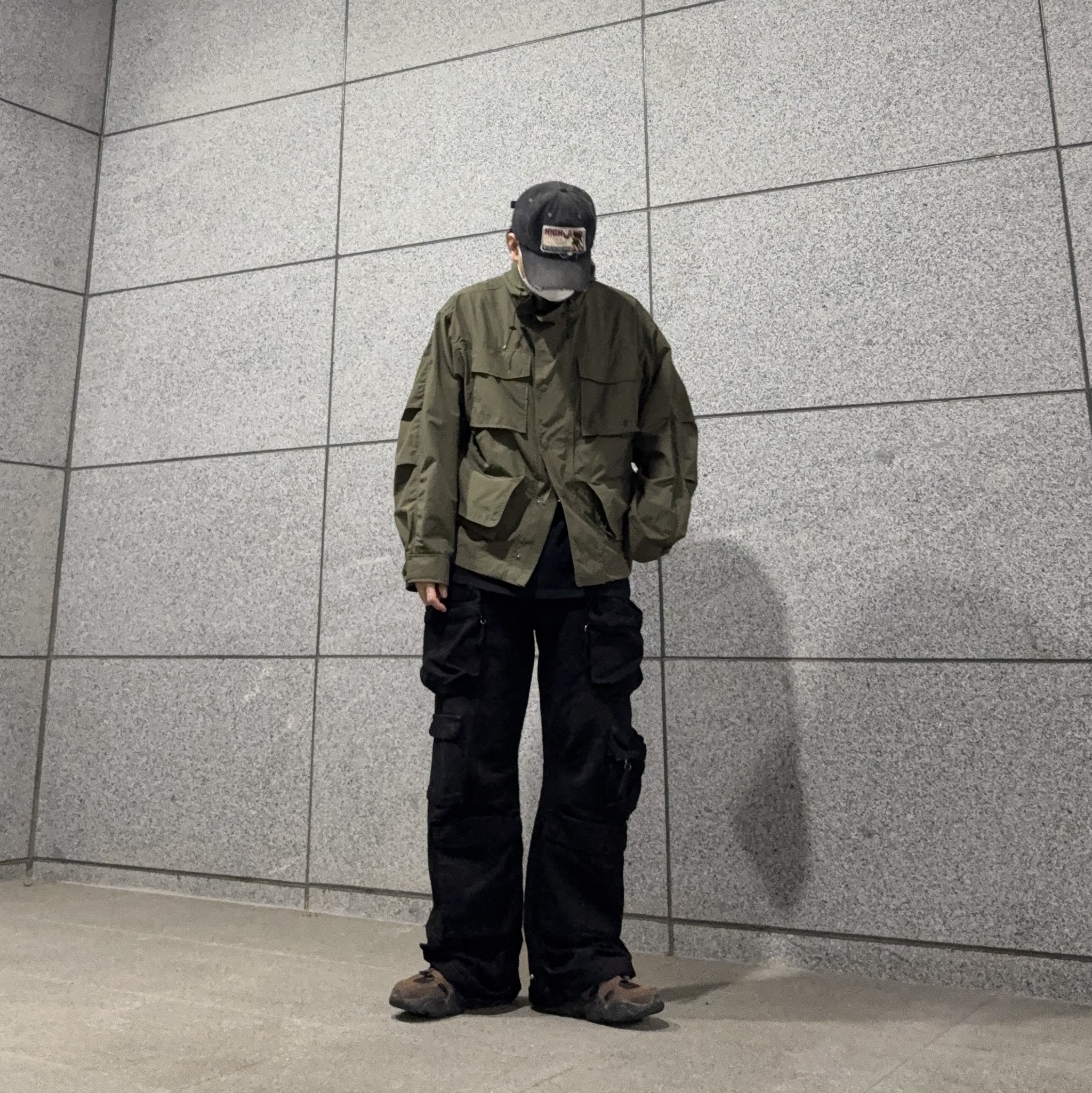 Nike Tech Hera Cacao Wow Bronzine, Zara Utility Pocket Pants Black 착용 스타일 - 4