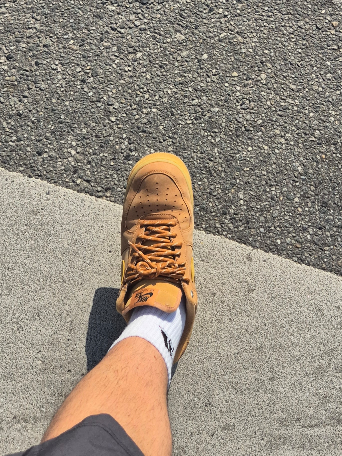 Nike Air Force 1 '07 WB Flax 착용 스타일