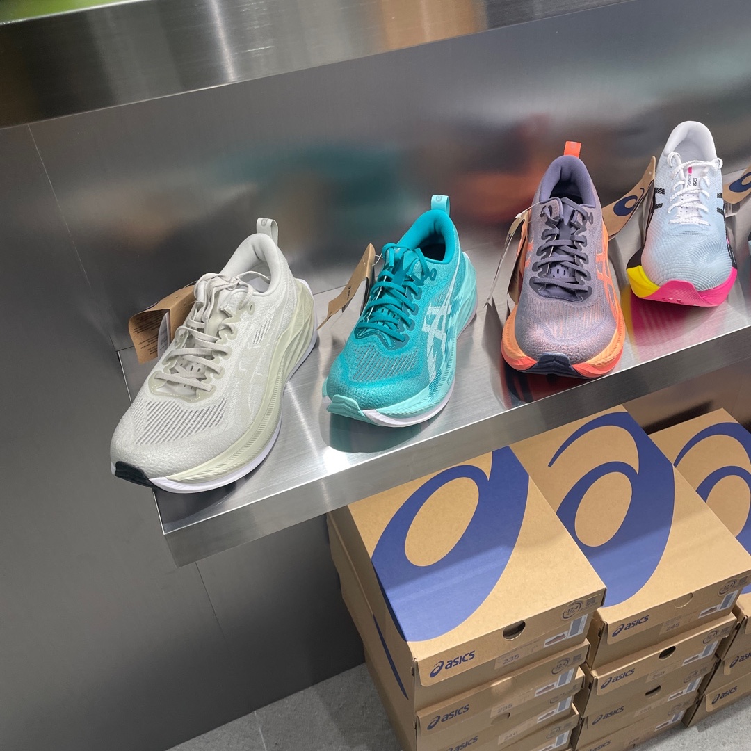 Asics Superblast 2 Lake Grey White Sage, Asics Superblast 2 Greyish Purple Coral Reef 착용 스타일 - 2