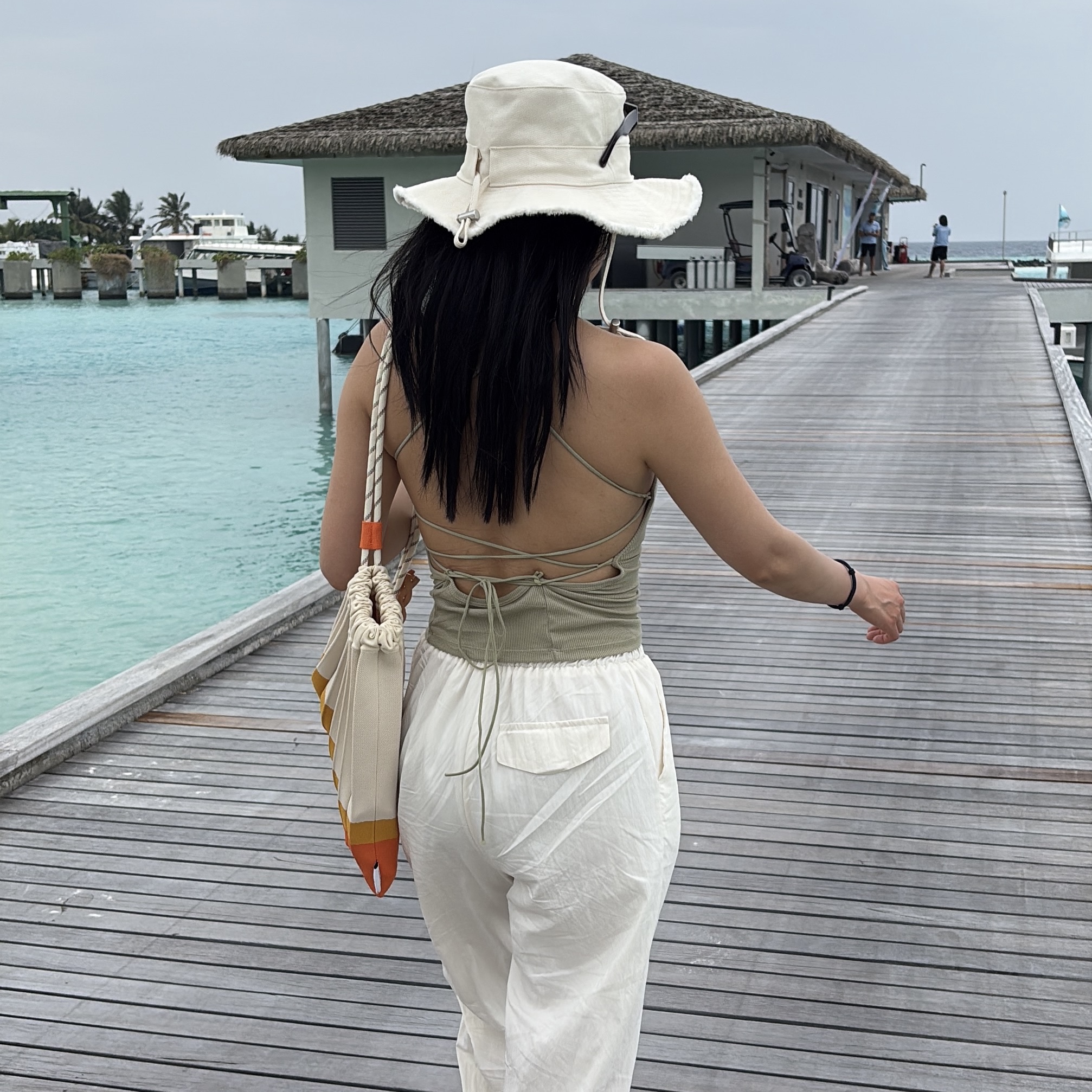 Jacquemus Le Bob Artichaut Bucket Hat Off White 착용 스타일