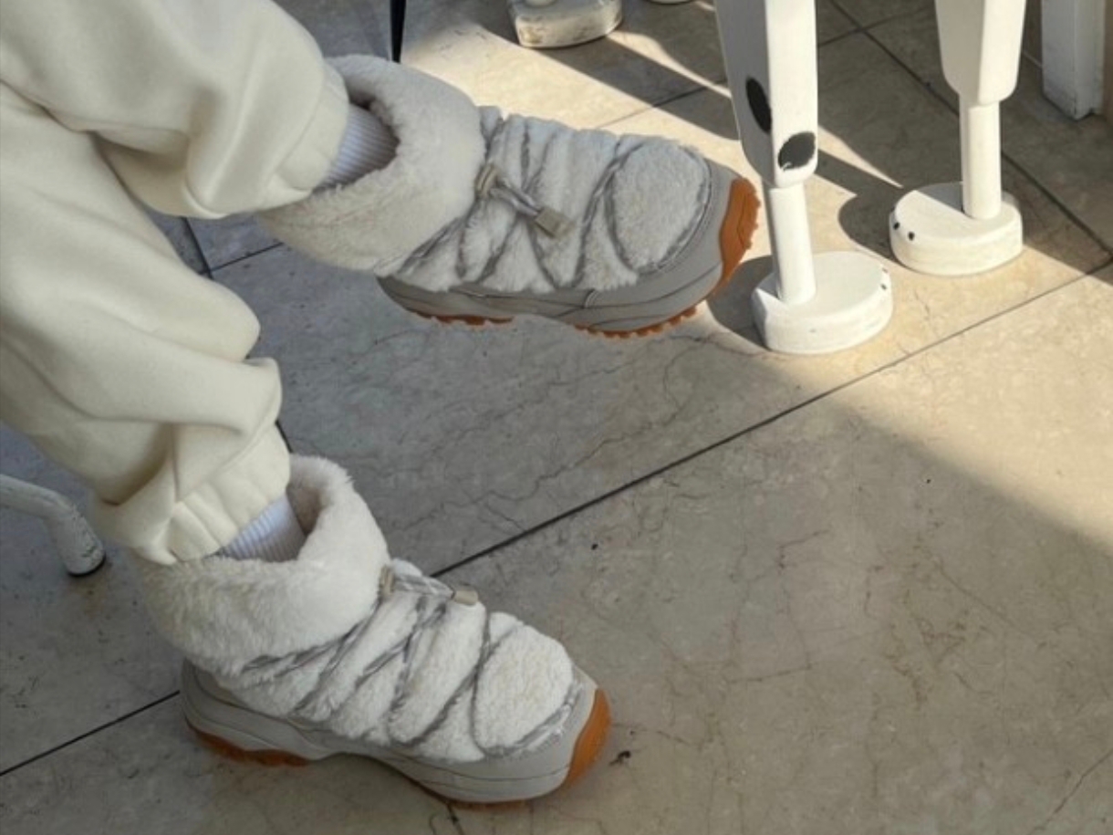 (W) The North Face Borealis Bootie Fleece Cream 착용 스타일