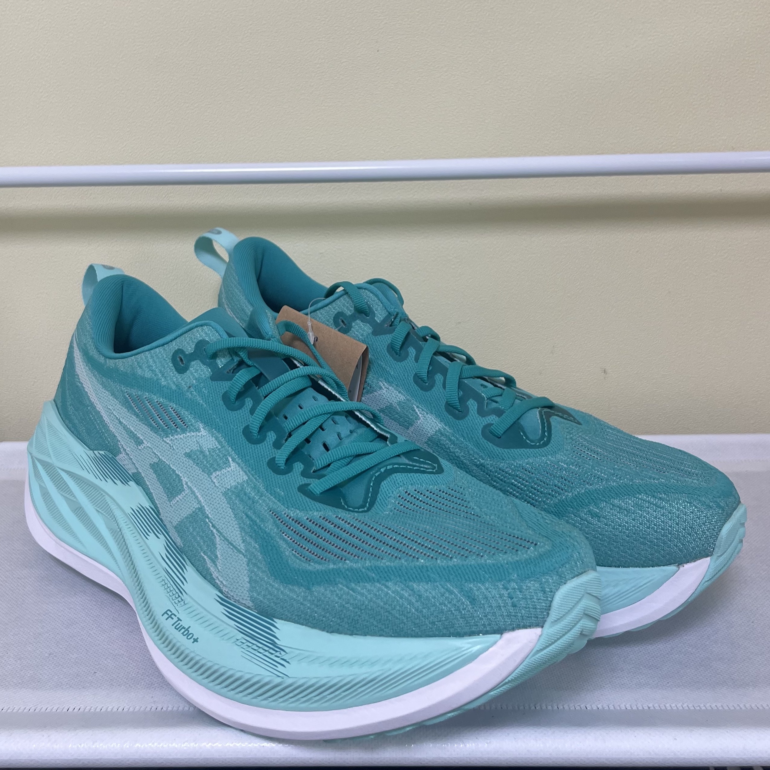 Asics Superblast 2 Wave Teal Illuminate Mint 착용 스타일 - 2
