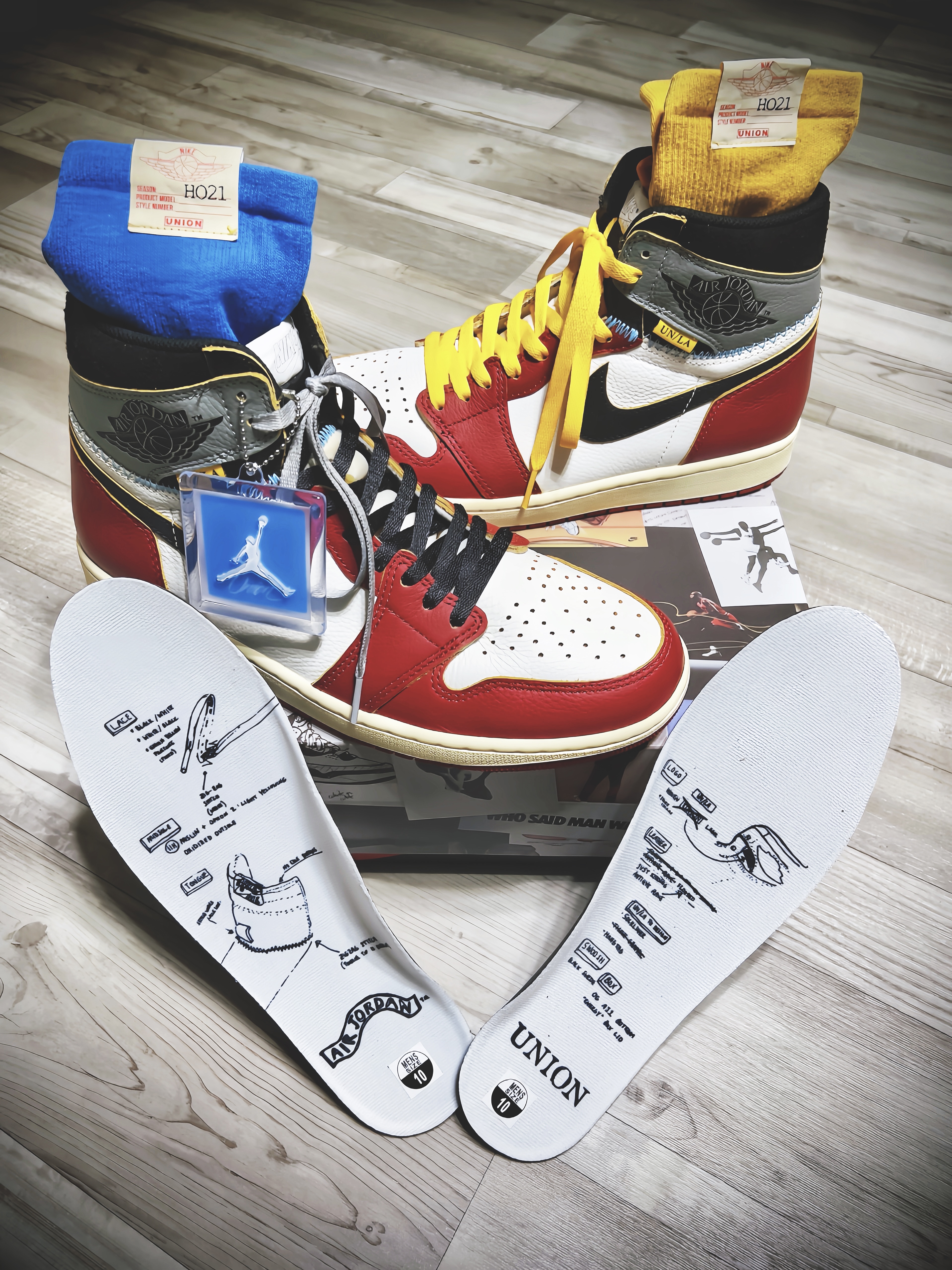 Jordan 1 x Union Retro High OG Chicago Shadow, Jordan x Union Everyday Essential 3.0 Crew Socks Sport Gold 착용 스타일 - 2