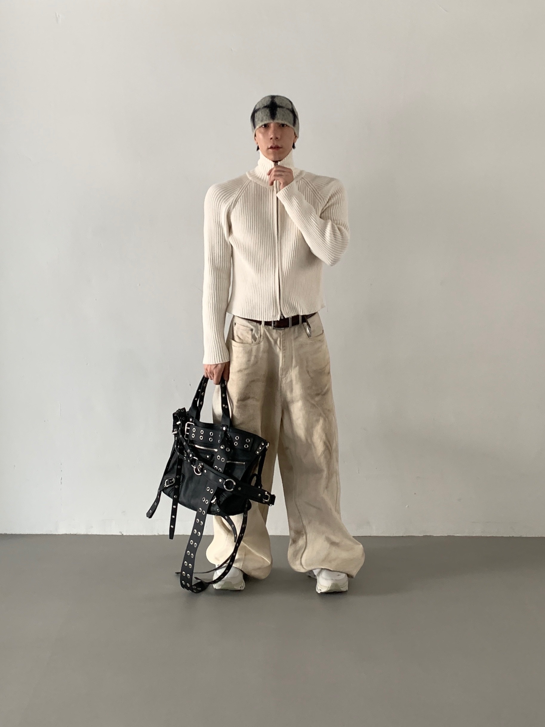 On Running x Post Archive Faction (Paf) Cloudmonster 2 Moondust Chalk, Our Legacy Double Tongue Belt Mahogany 착용 스타일 - 5