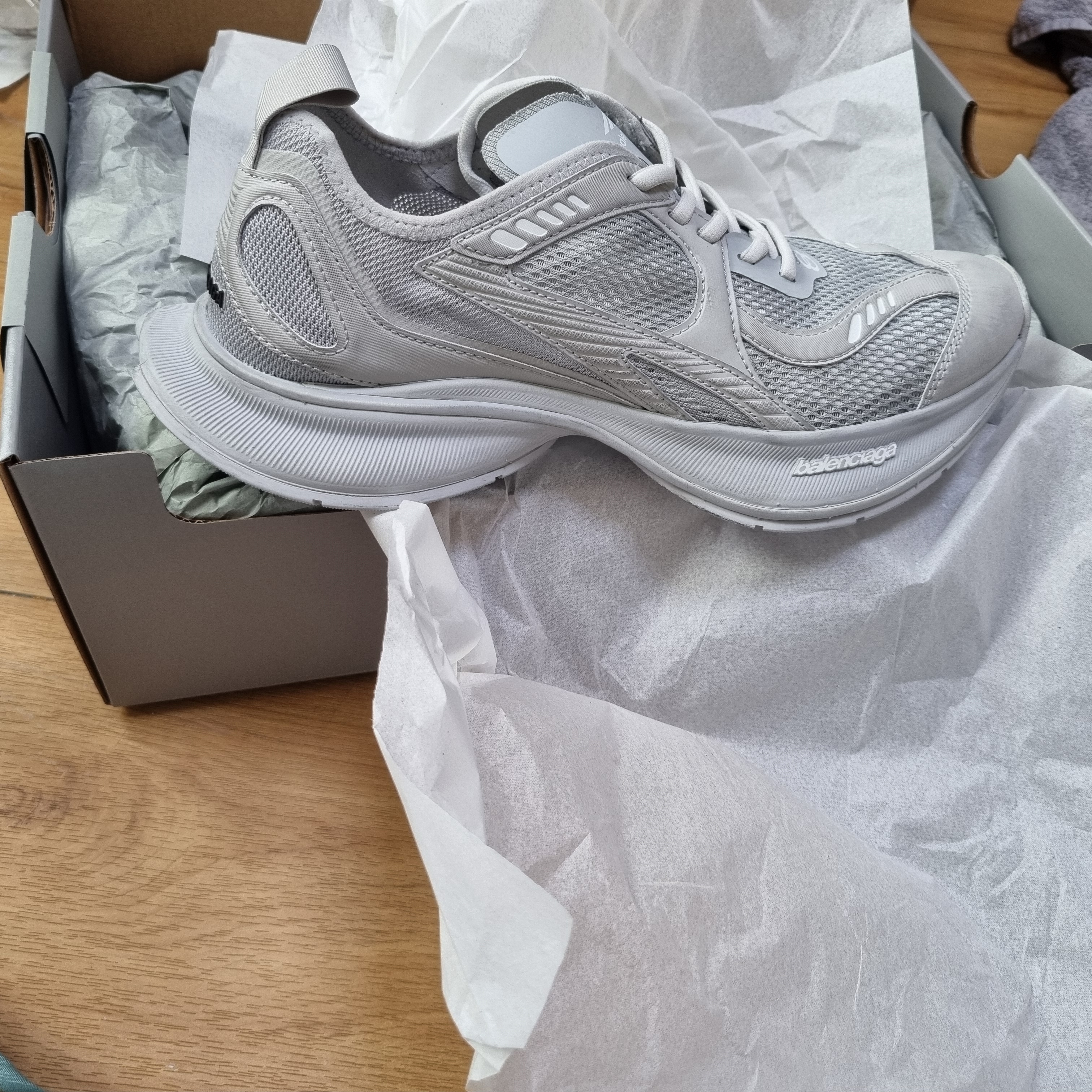 Balenciaga Circuit Sneaker Light Grey 착용 스타일
