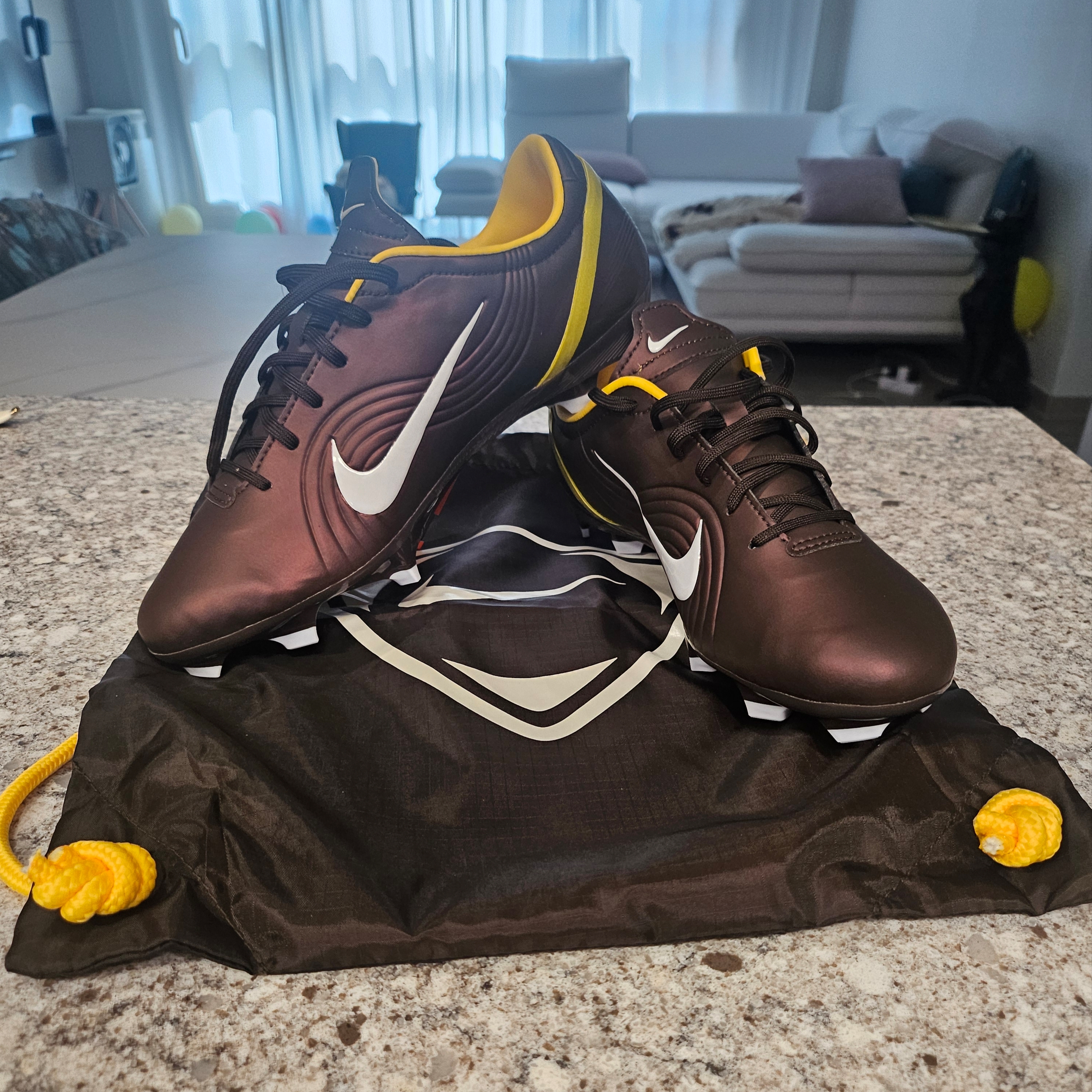 Nike Zoom Mercurial Vapor 1 RGN SE FG Dark Cinder Maize 착용 스타일 - 2