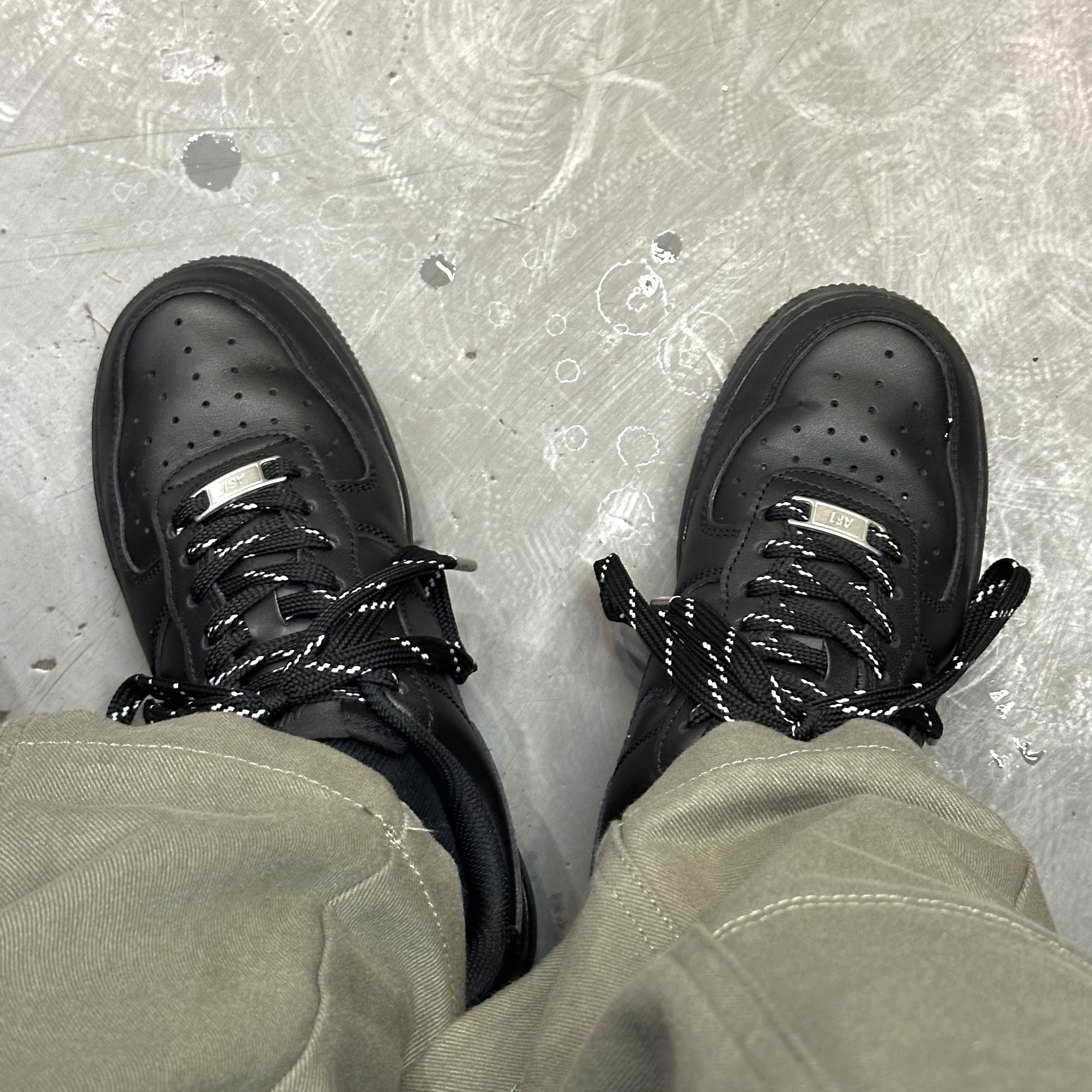 Nike Air Force 1 '07 Low Triple Black, (W) Nike Air Force 1 '07 Low Triple Black 착용 스타일