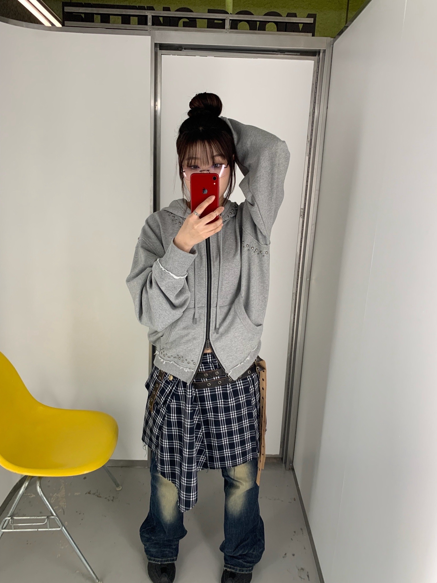 Vacant Archive Noah Stud Hood Zip-Up Black, Vacant Archive Noah Stud Hood Zip-Up Grey 착용 스타일 - 2