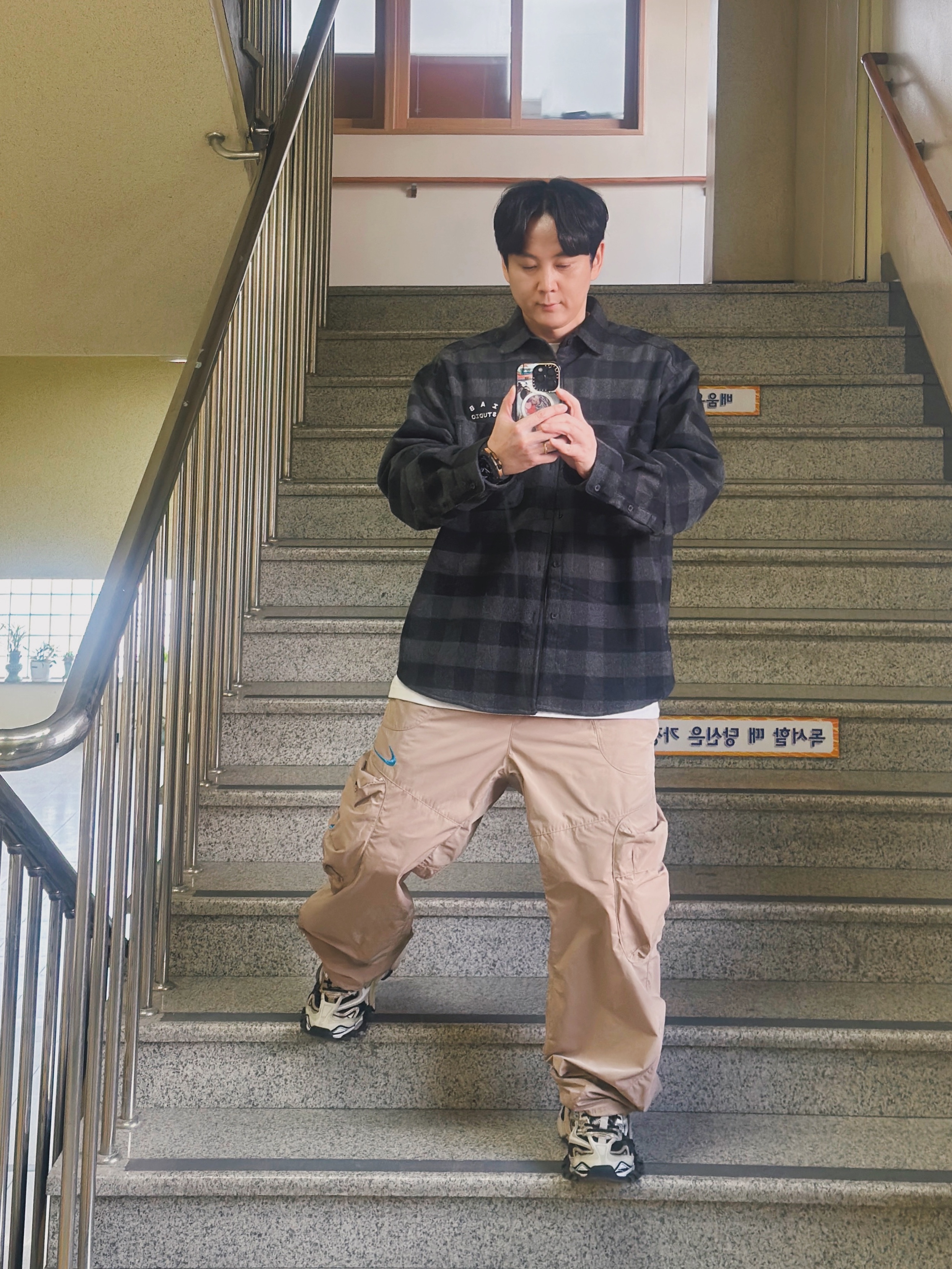 Nike x Off-White NRG Track Suit Khaki - Asia, IAB Studio Gingham Check Shirt Black White 착용 스타일