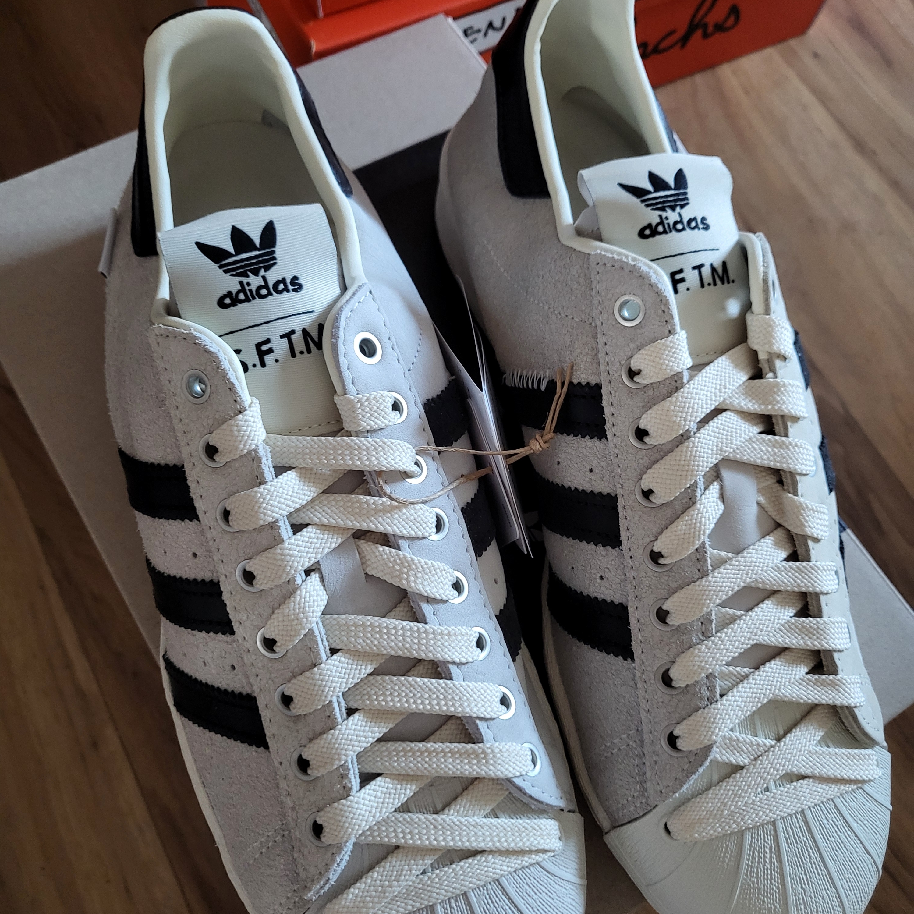Adidas x Song for the Mute Superstar 82 Cream White Core Black 착용 스타일