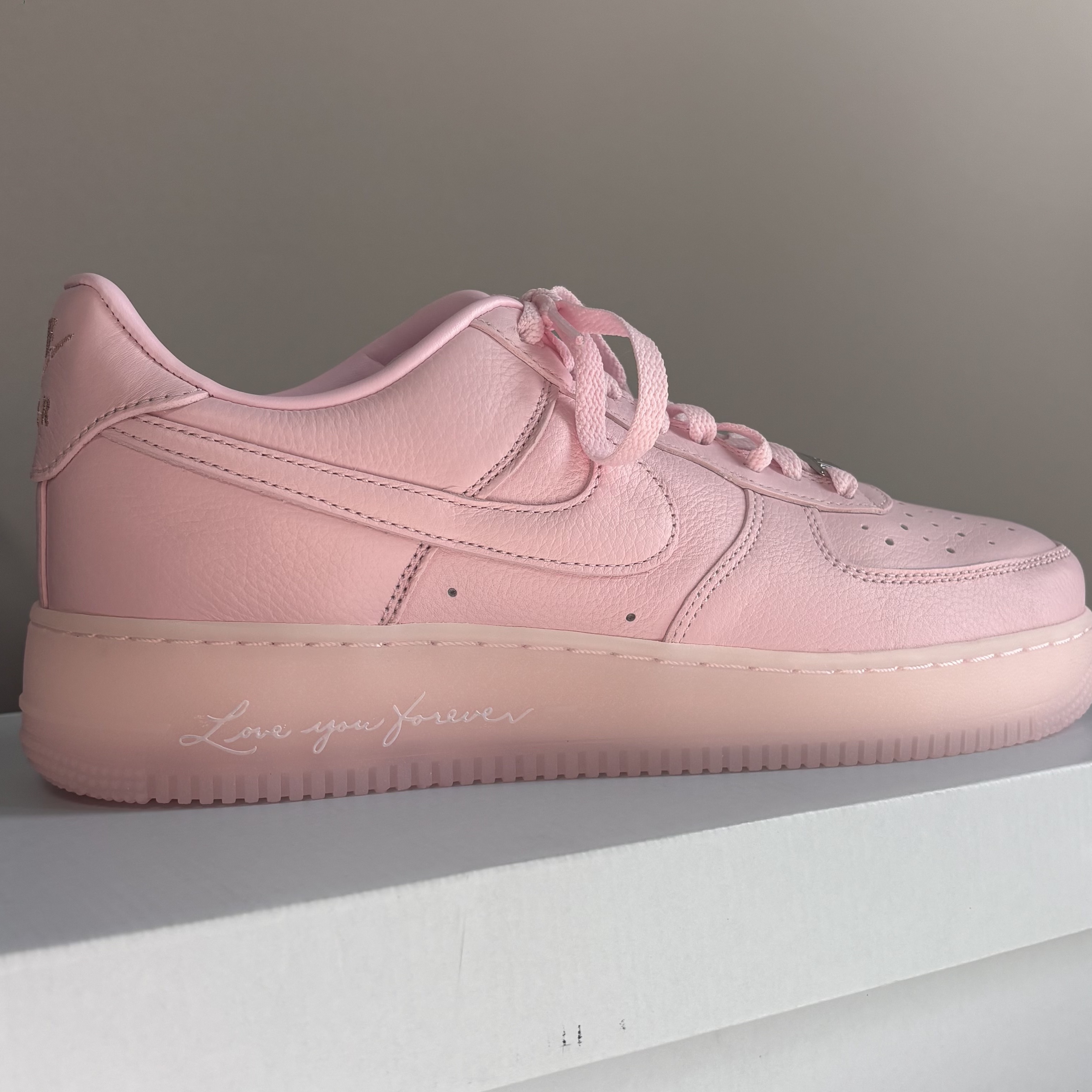 Nike x Drake Nocta Air Force 1 Low SP Certified Lover Boy Pink Foam 착용 스타일 - 2