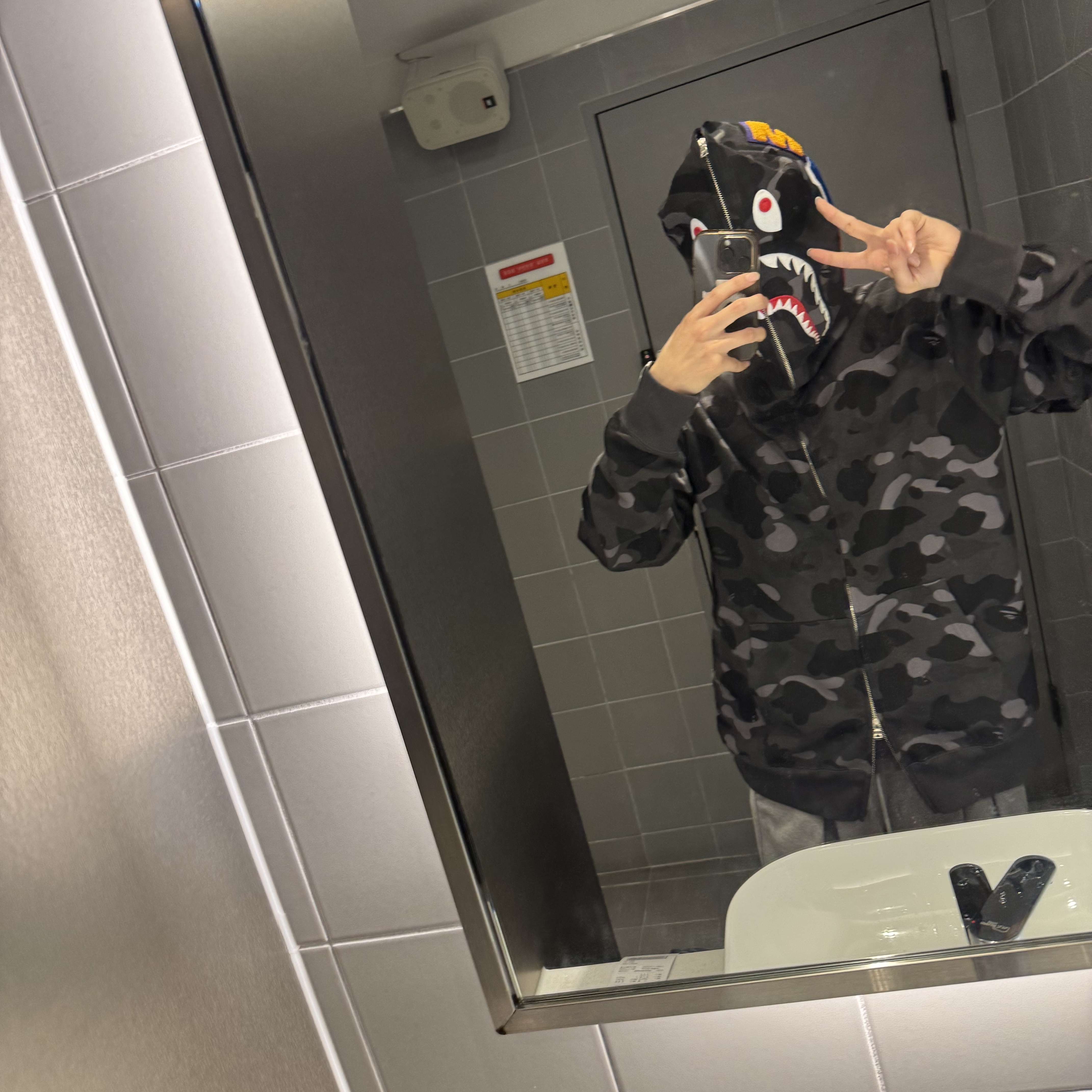 BAPE Color Camo Shark Full Zip Hoodie Black 착용 스타일