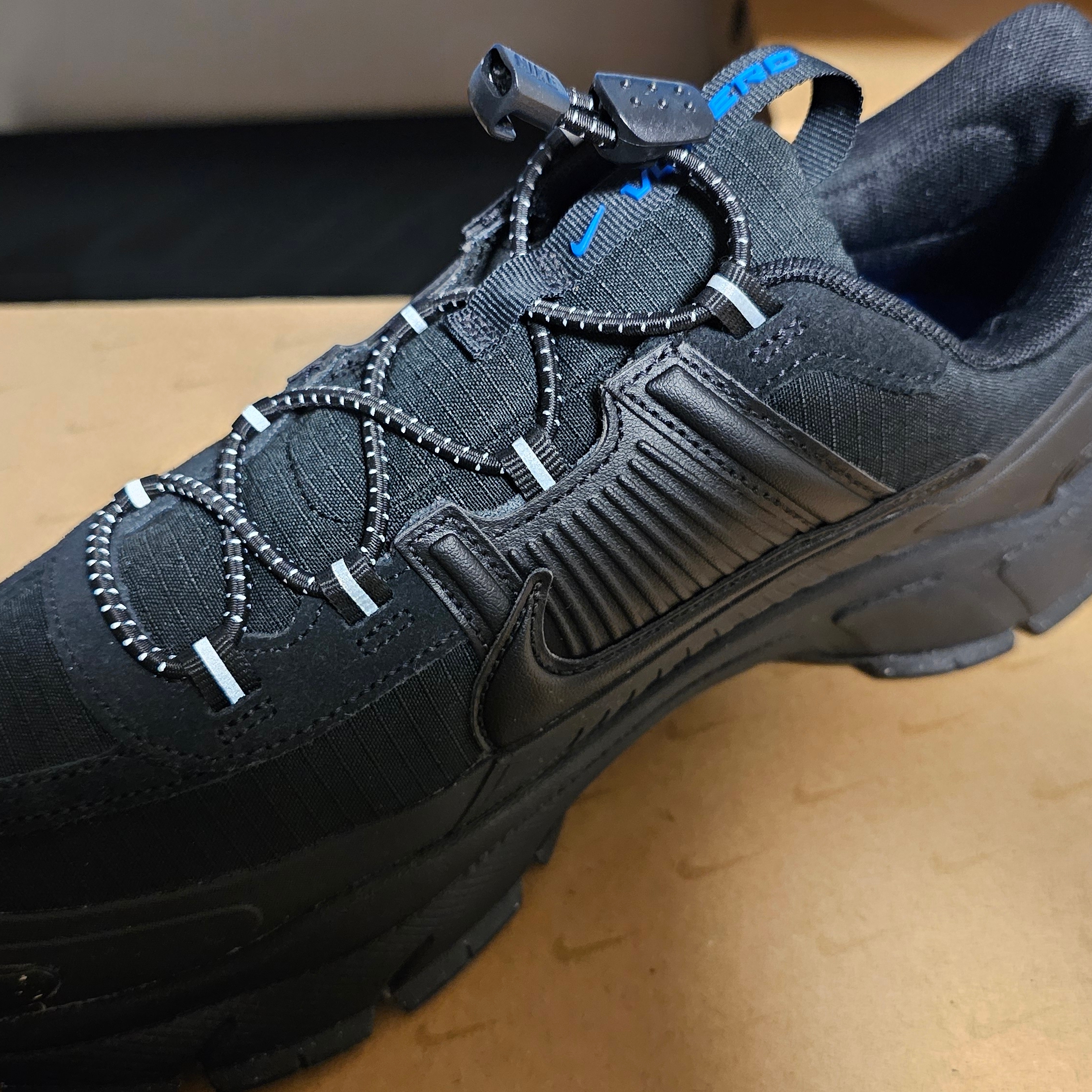 Nike Zoom Vomero Roam Black Racer Blue 착용 스타일