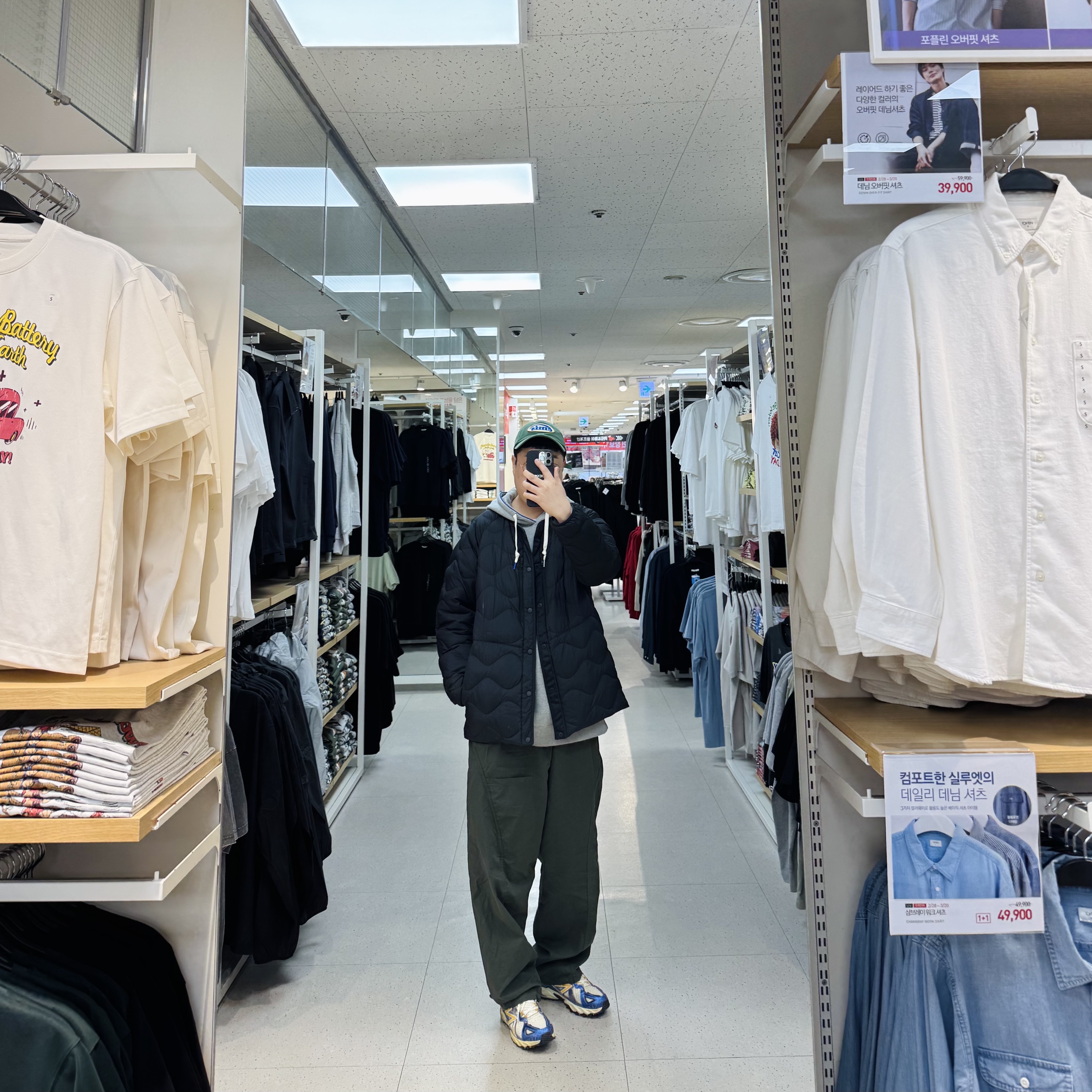 컨버스 x 아더에러 쉐입스 풀오버 후드 빈티지 그레이 헤더, 이미스 와펜 볼캡 그린 착용 스타일 - 2